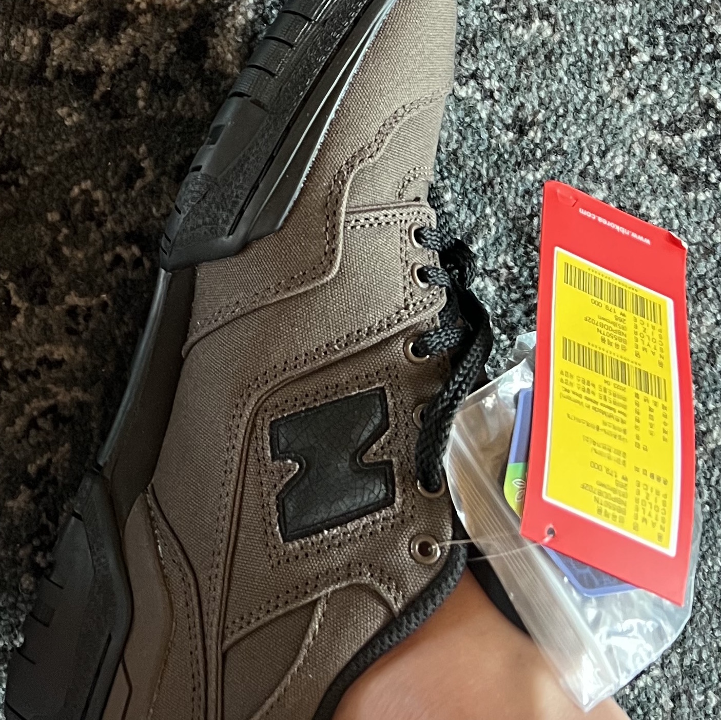 New Balance x Thisisneverthat 550 Brown Black 착용 스타일