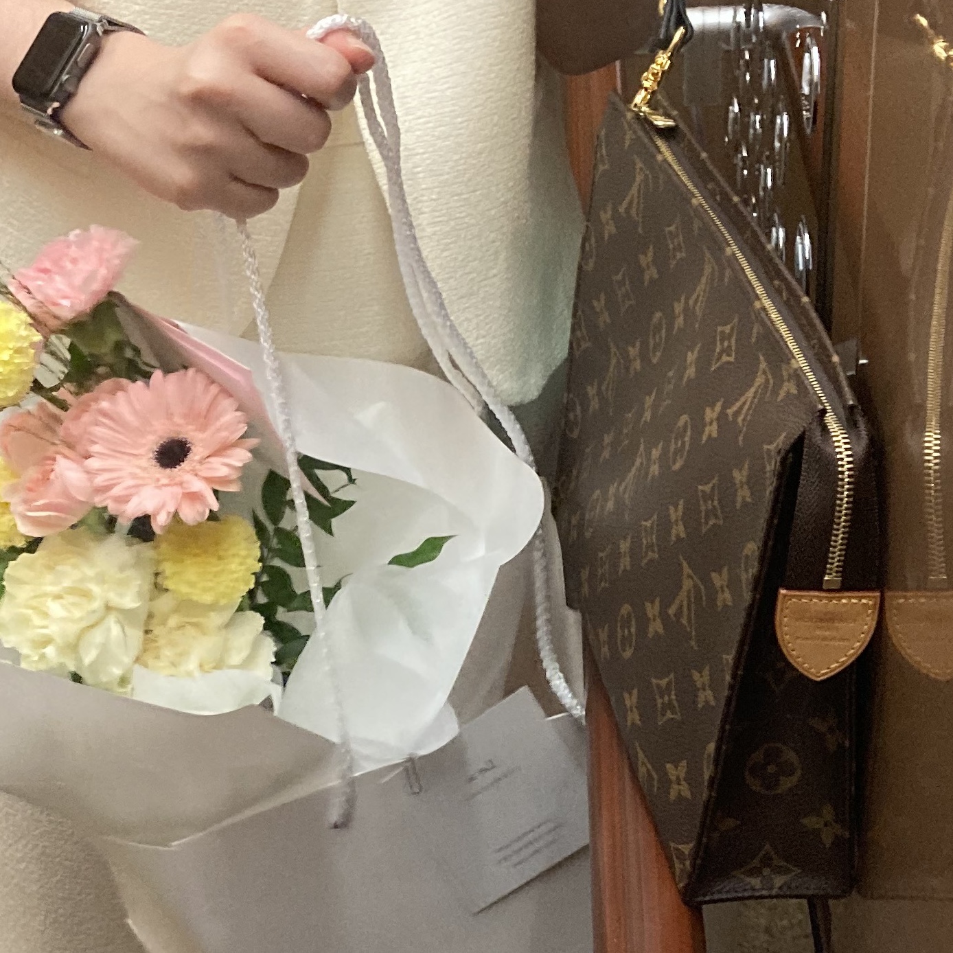Louis Vuitton Toiletry Pouch 26 Monogram 착용 스타일