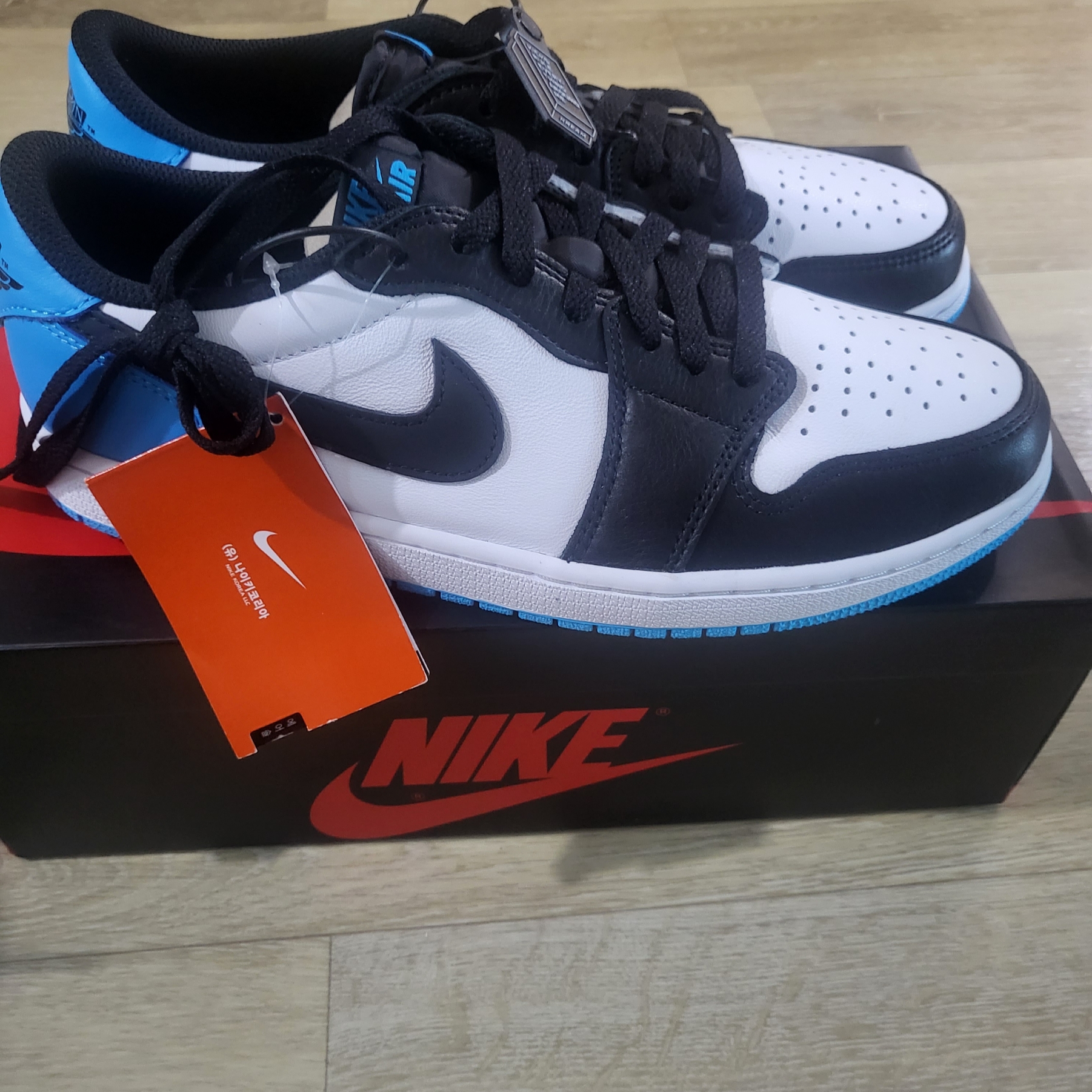 Jordan 1 Retro Low OG Black Toe 착용 스타일 - 1