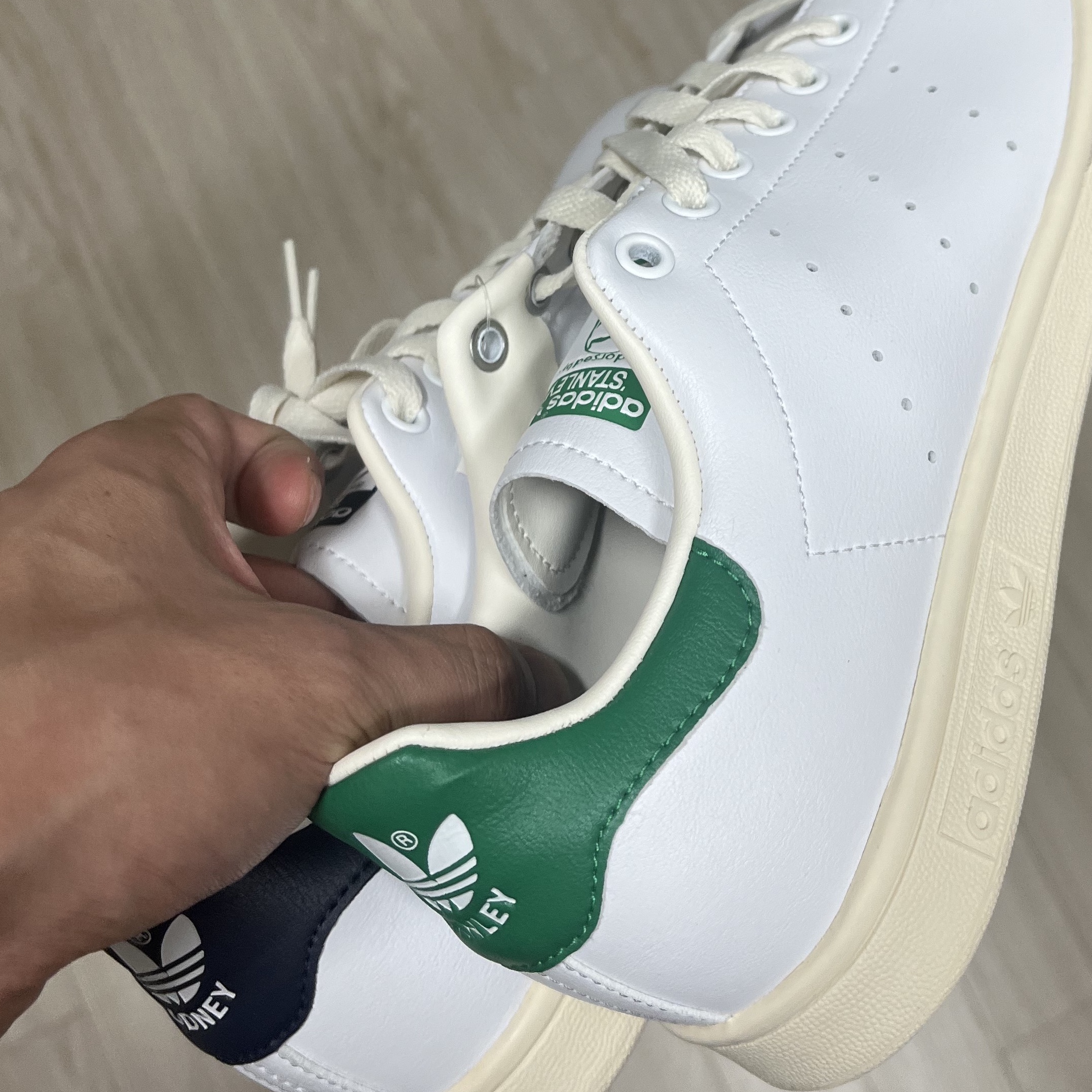 Adidas Stan Smith White Green Collegiate Navy 착용 스타일 - 3