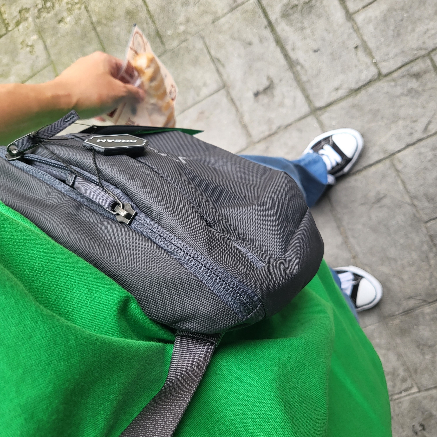 Arc'teryx Mantis 2 Waistpack Graphite 착용 스타일
