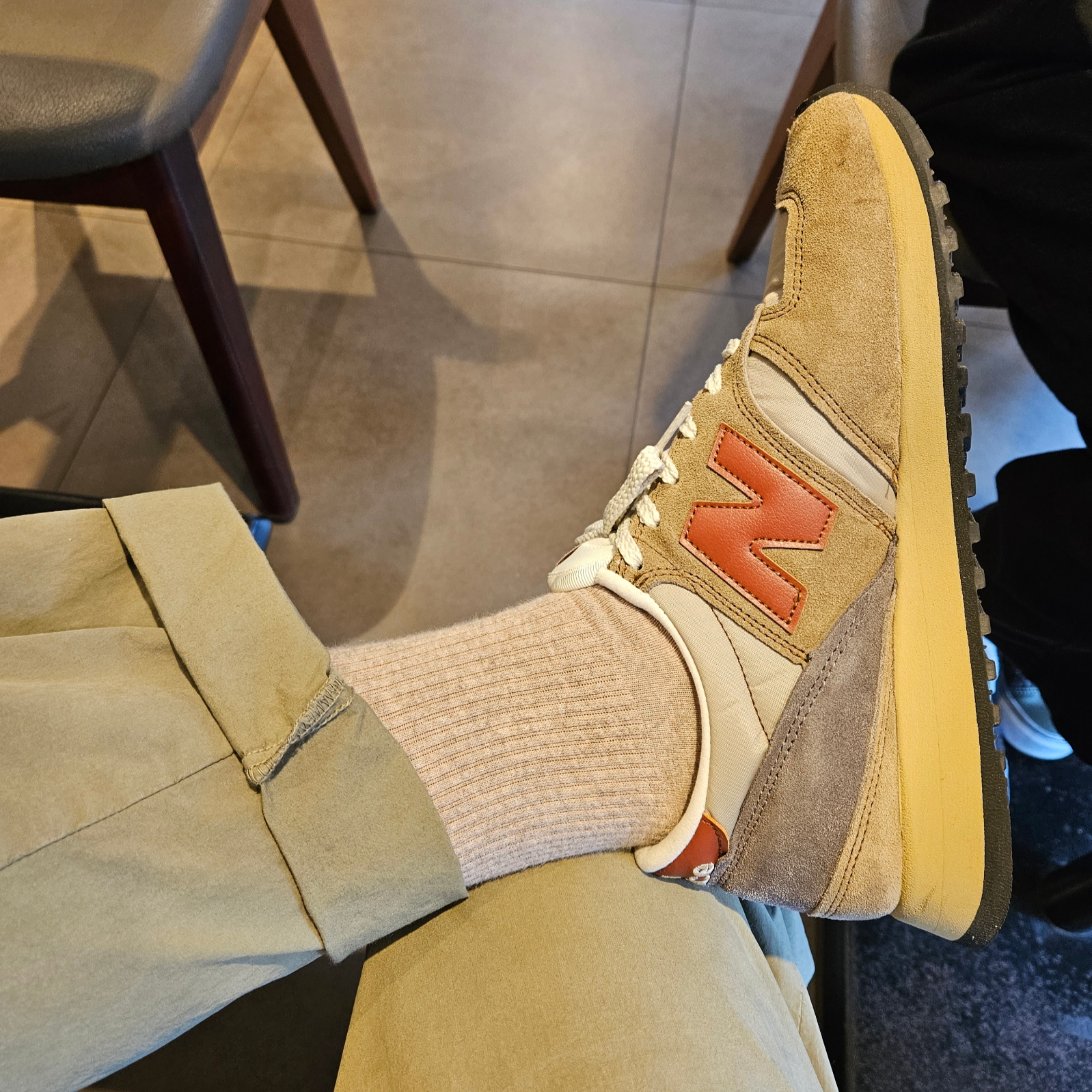 New Balance 730 Made in UK Beige 착용 스타일 - 2
