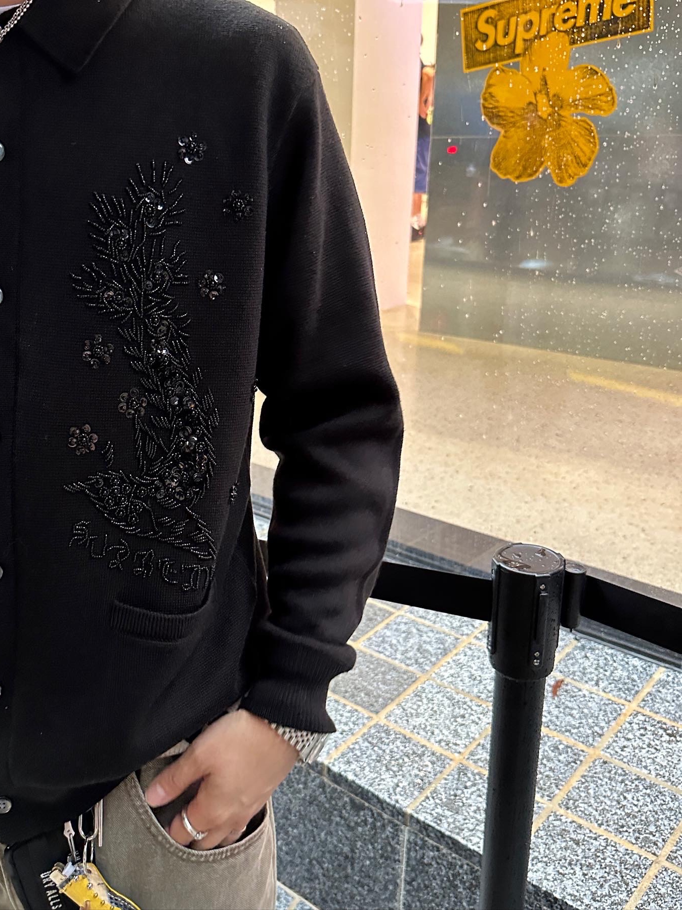 Supreme Beaded Applique Cardigan Black - 23SS 착용 스타일 - 2