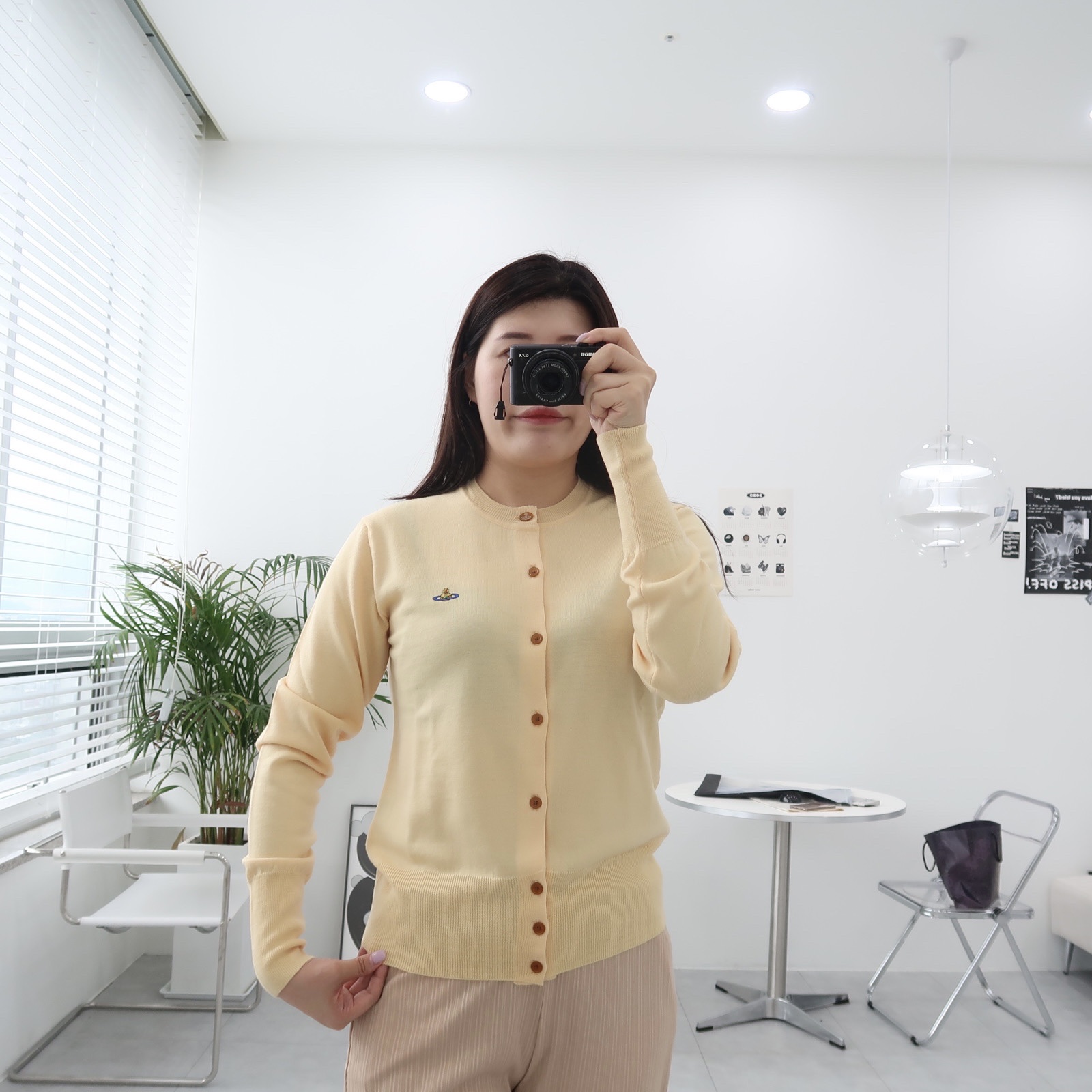 (W) Vivienne Westwood Bea Cardigan Pale Yellow 착용 스타일 - 2