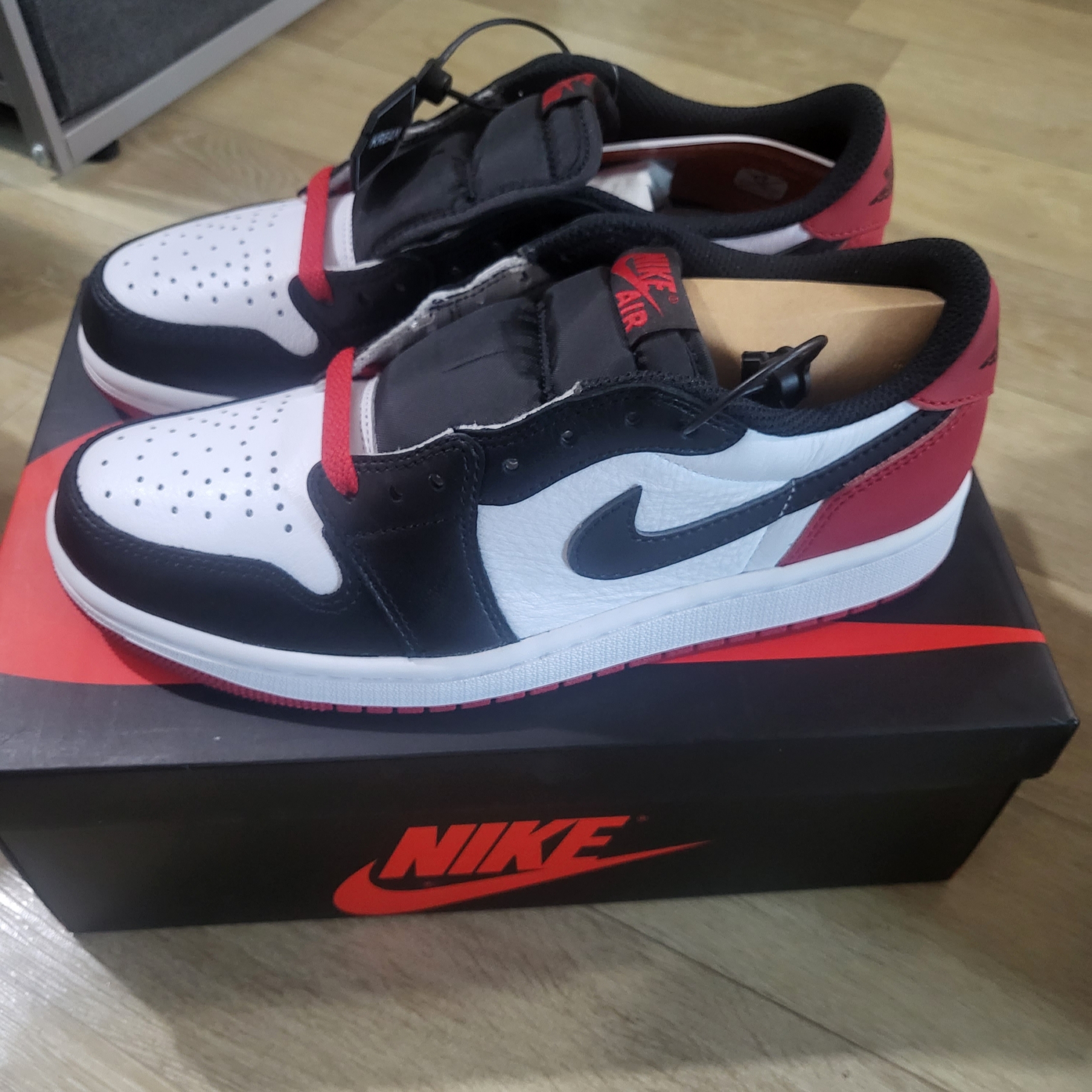 Jordan 1 Retro Low OG Black Toe 착용 스타일 - 2