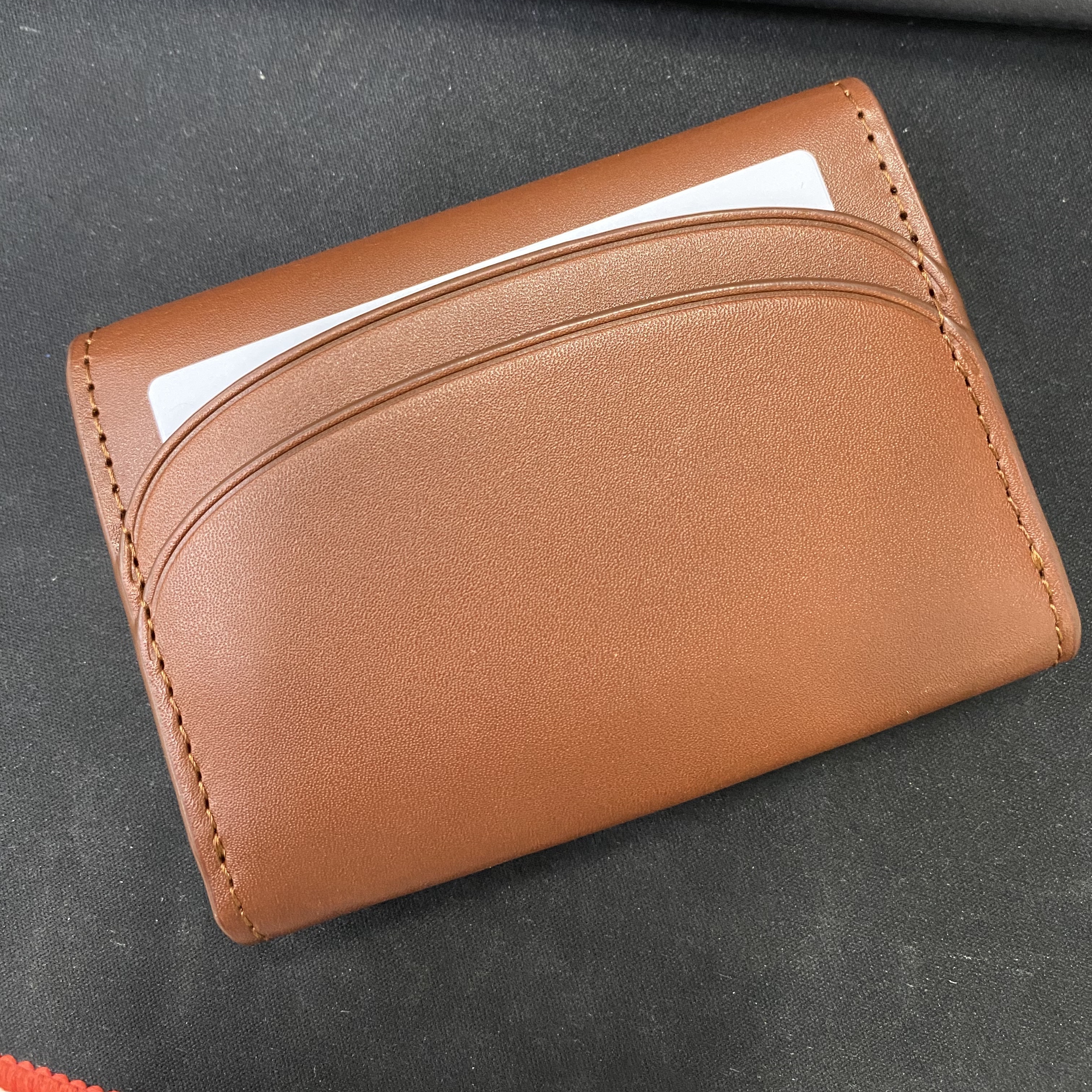 A.P.C. Geneva Business Card Holder Brown 착용 스타일 - 2