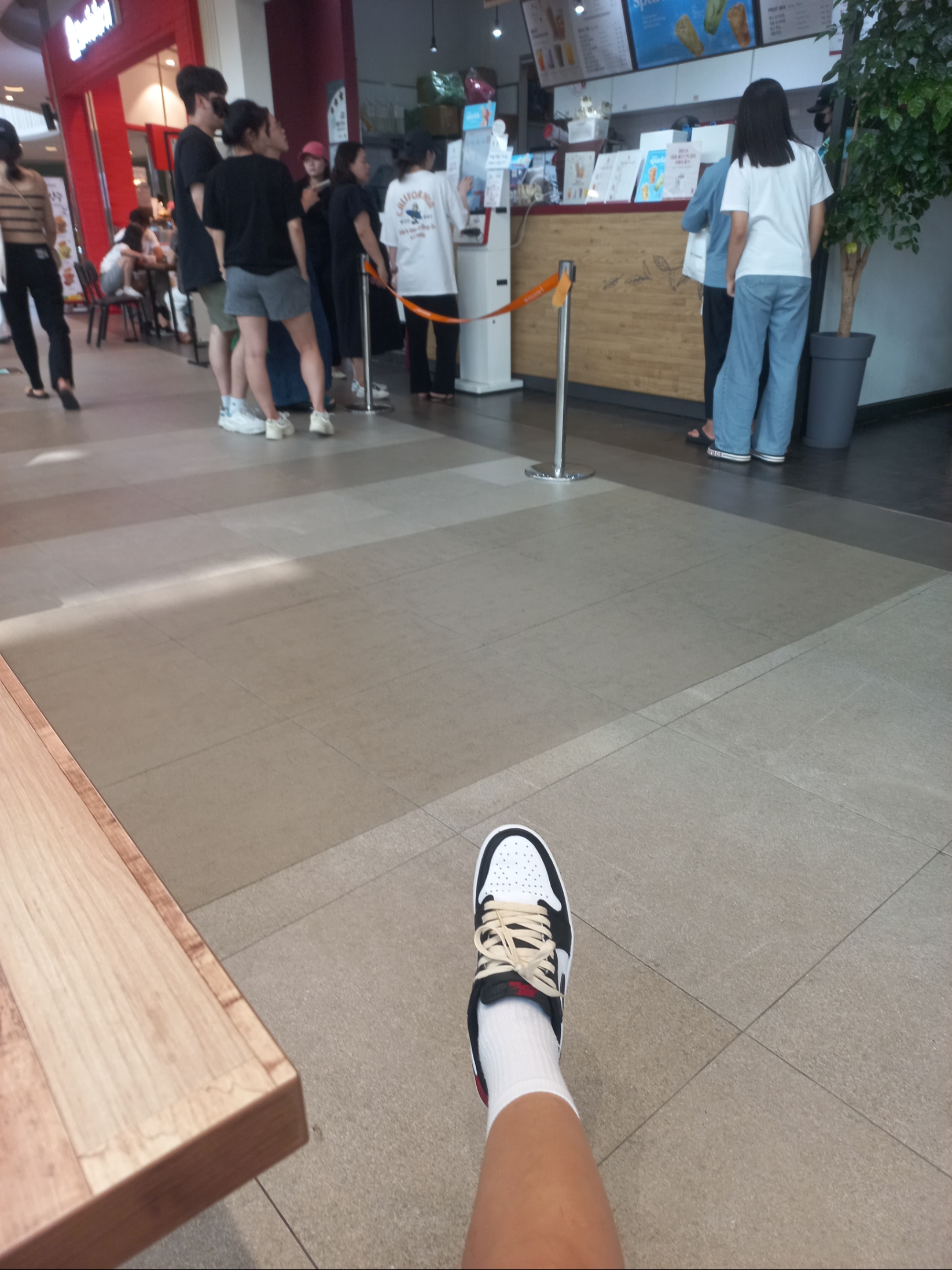 Jordan 1 Retro Low OG Black Toe, (GS) Jordan 1 Retro Low OG Black Toe 착용 스타일