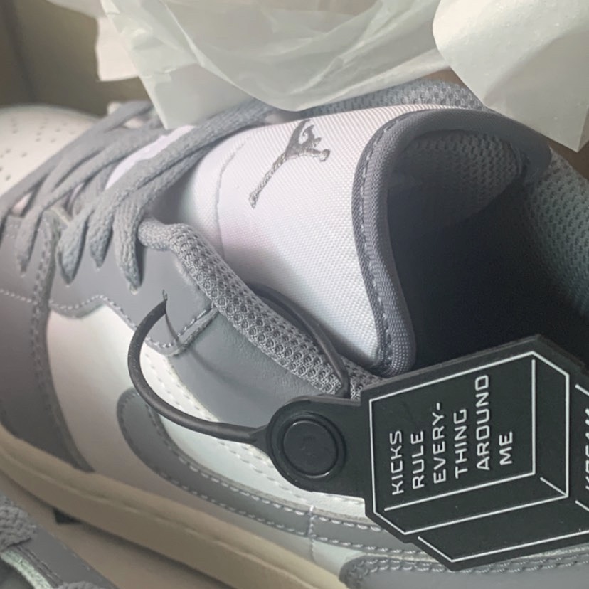 (GS) Jordan 1 Low Stealth and White 착용 스타일