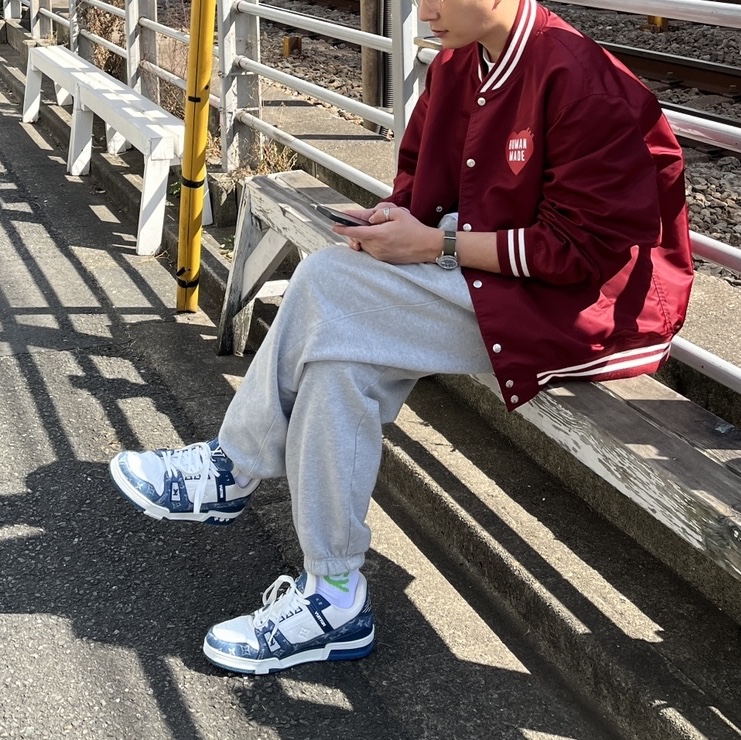 Louis Vuitton LV Trainer Sneakers Monogram Denim Blue, Stussy Helvetica Crew Socks White Kelly 착용 스타일
