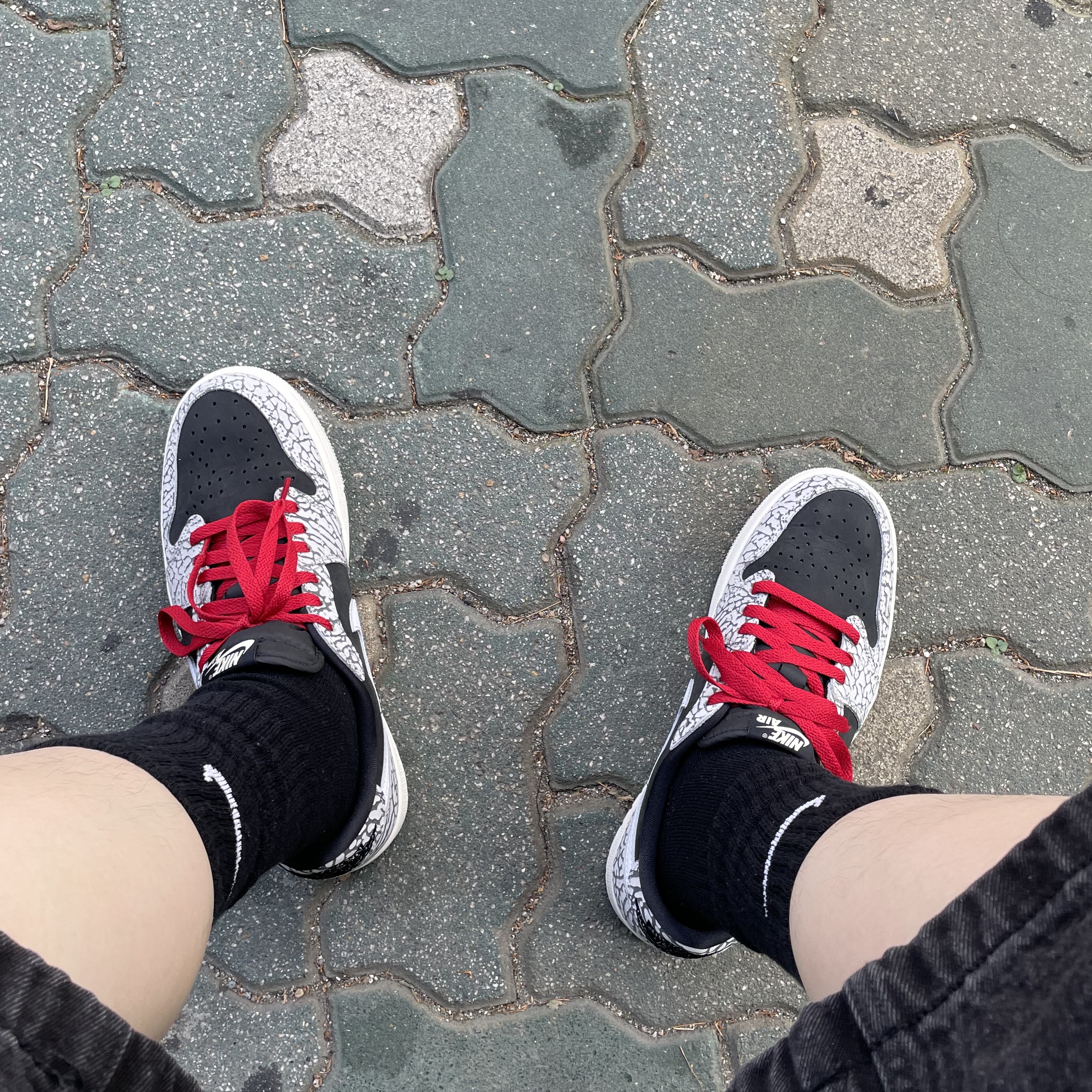 Jordan 1 Retro Low OG Black Cement 착용 스타일