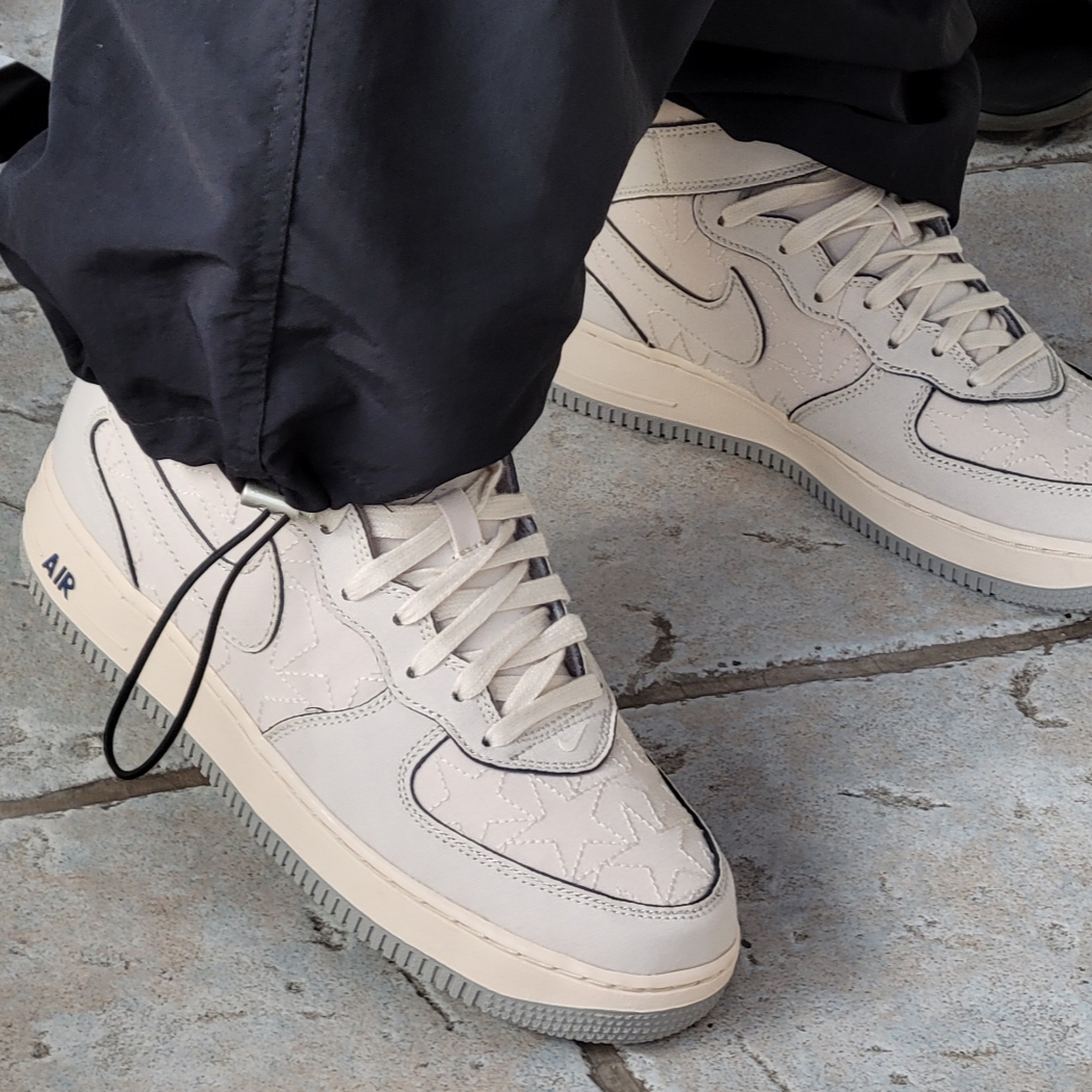 Nike Air Force 1 Mid '07 Pearl White 착용 스타일