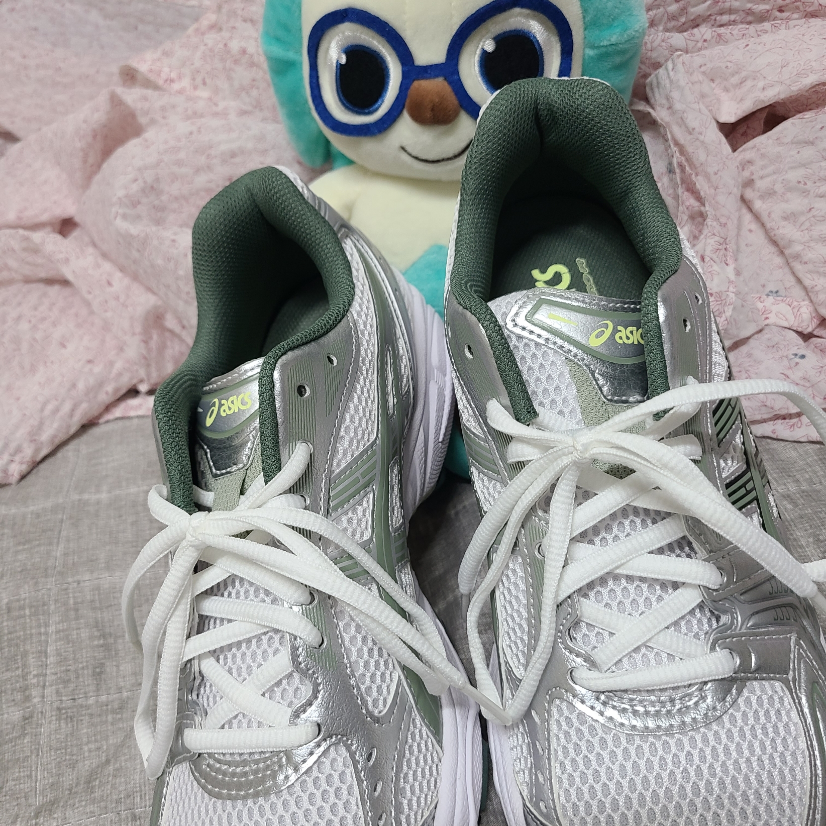 Asics Gel-Kayano 14 White Slate Grey 착용 스타일 - 1