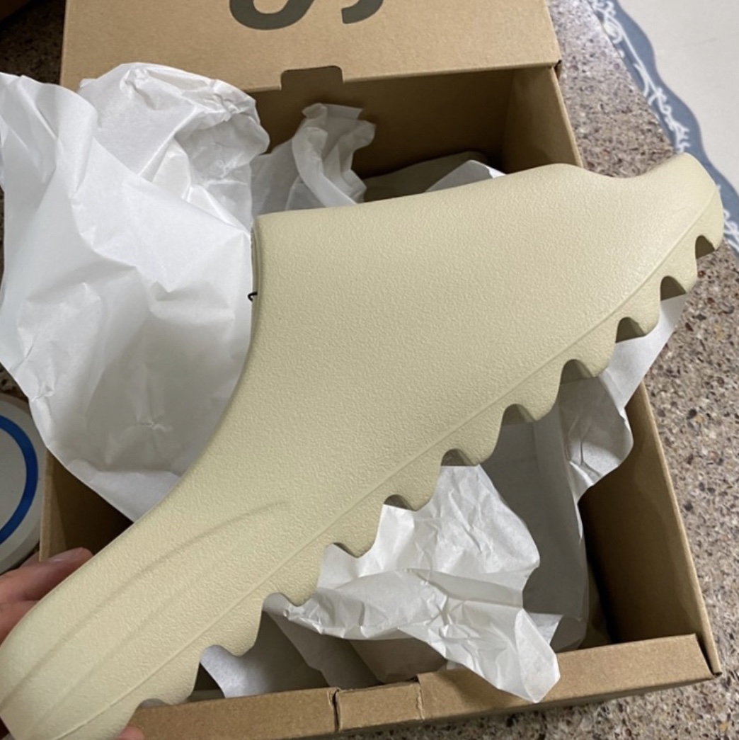 Adidas Yeezy Slide Pure - Re-Release Ver. 착용 스타일