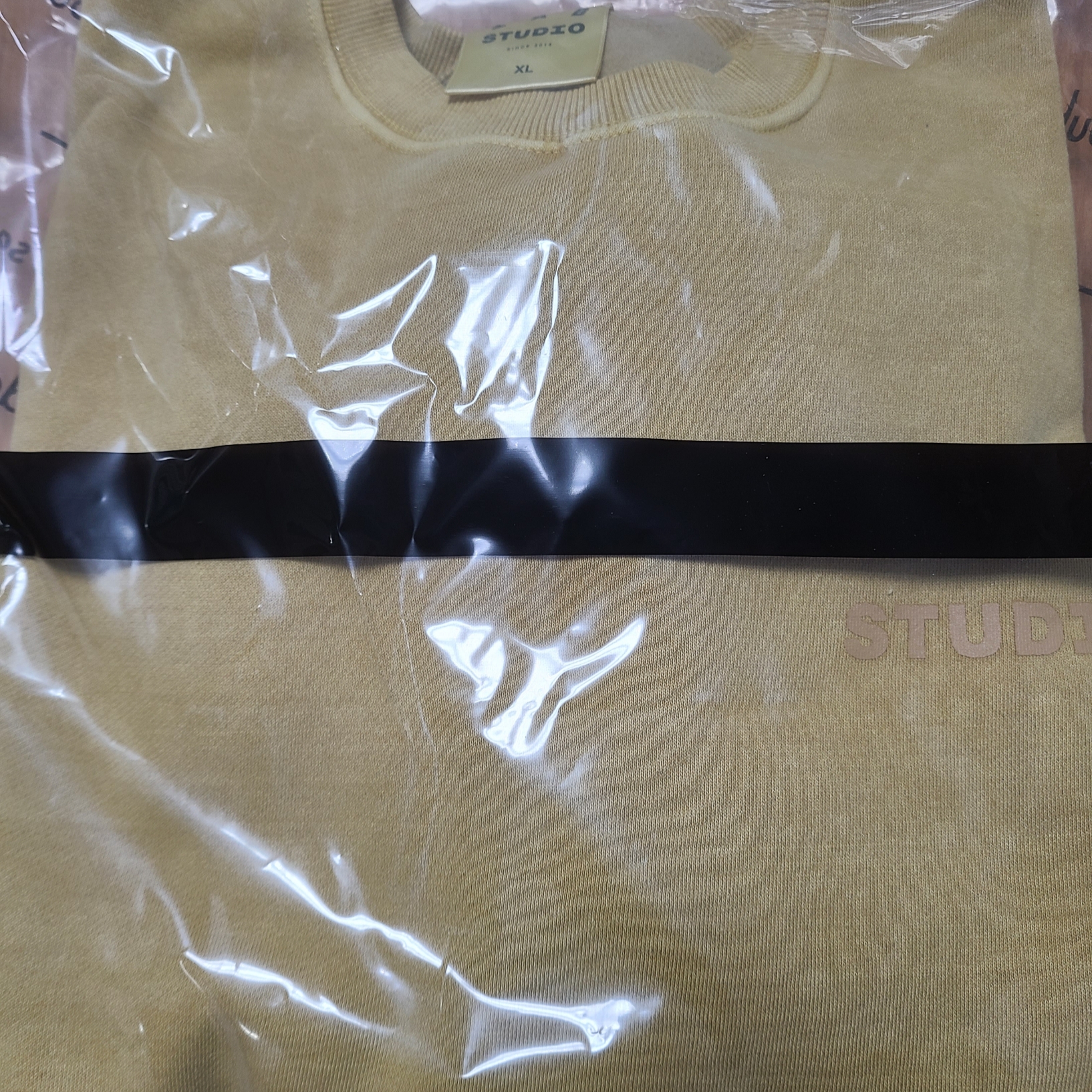 IAB Studio Pigment Sweatshirt Mustard 착용 스타일
