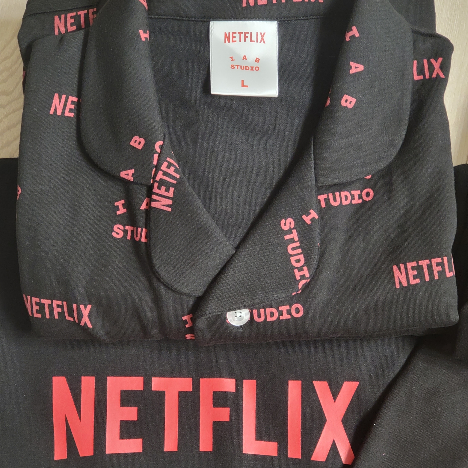 IAB Studio x Netflix Pajama Cushion Cover Set Black 착용 스타일 - 4