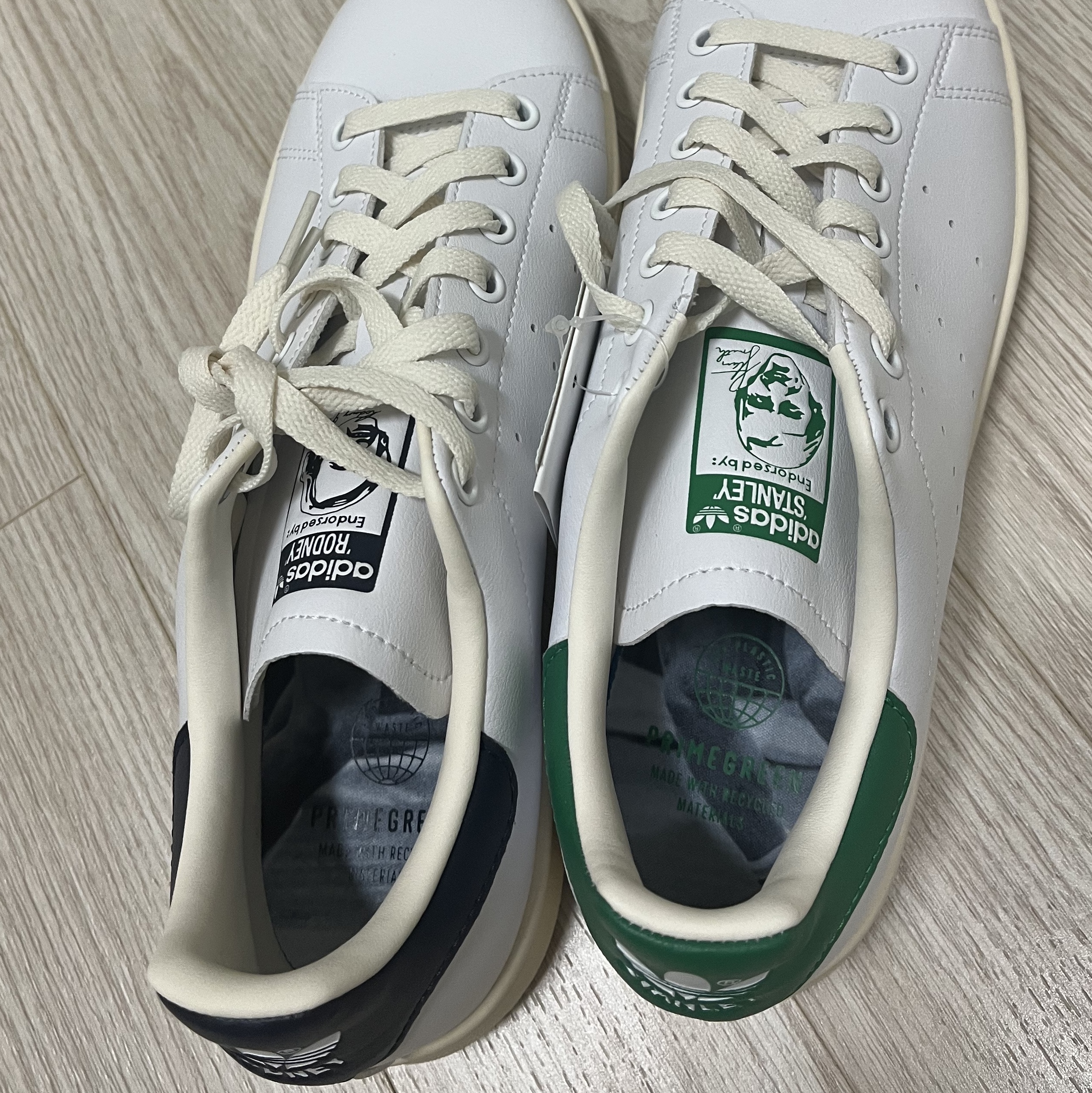 Adidas Stan Smith White Green Collegiate Navy 착용 스타일 - 2