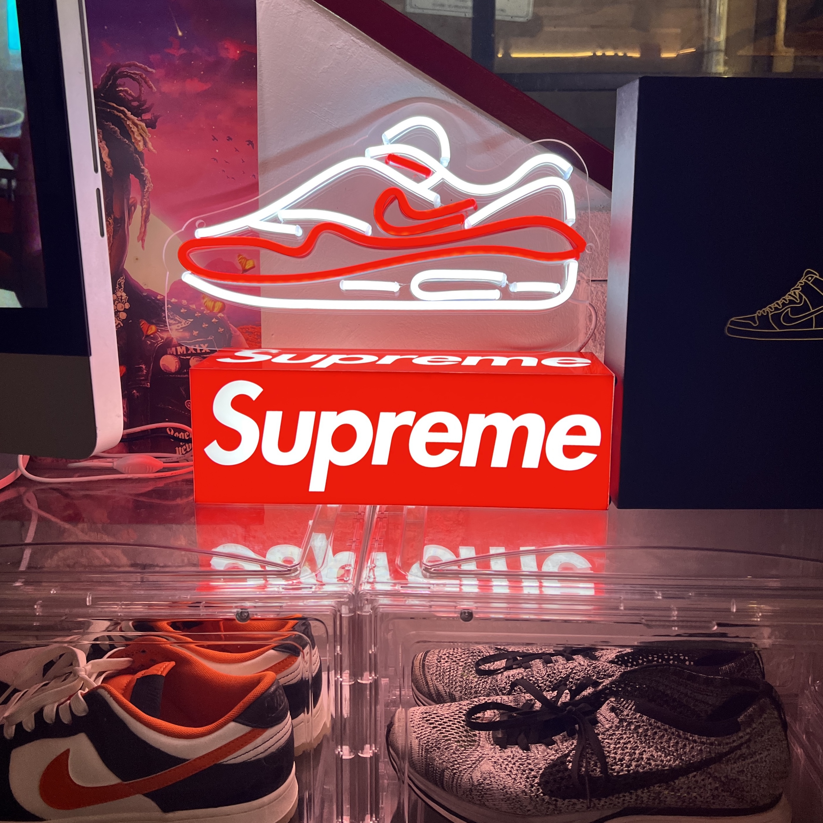 Supreme Box Logo Lamp Red (Korean Ver.) - 23FW 착용 스타일