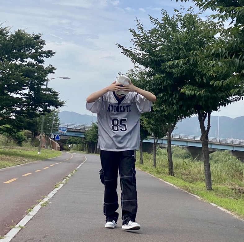 Nike x Stussy NRG Cuffed Beanie Summit White, Jordan 1 Mid Light Smoke Grey Anthracite 착용 스타일 - 2