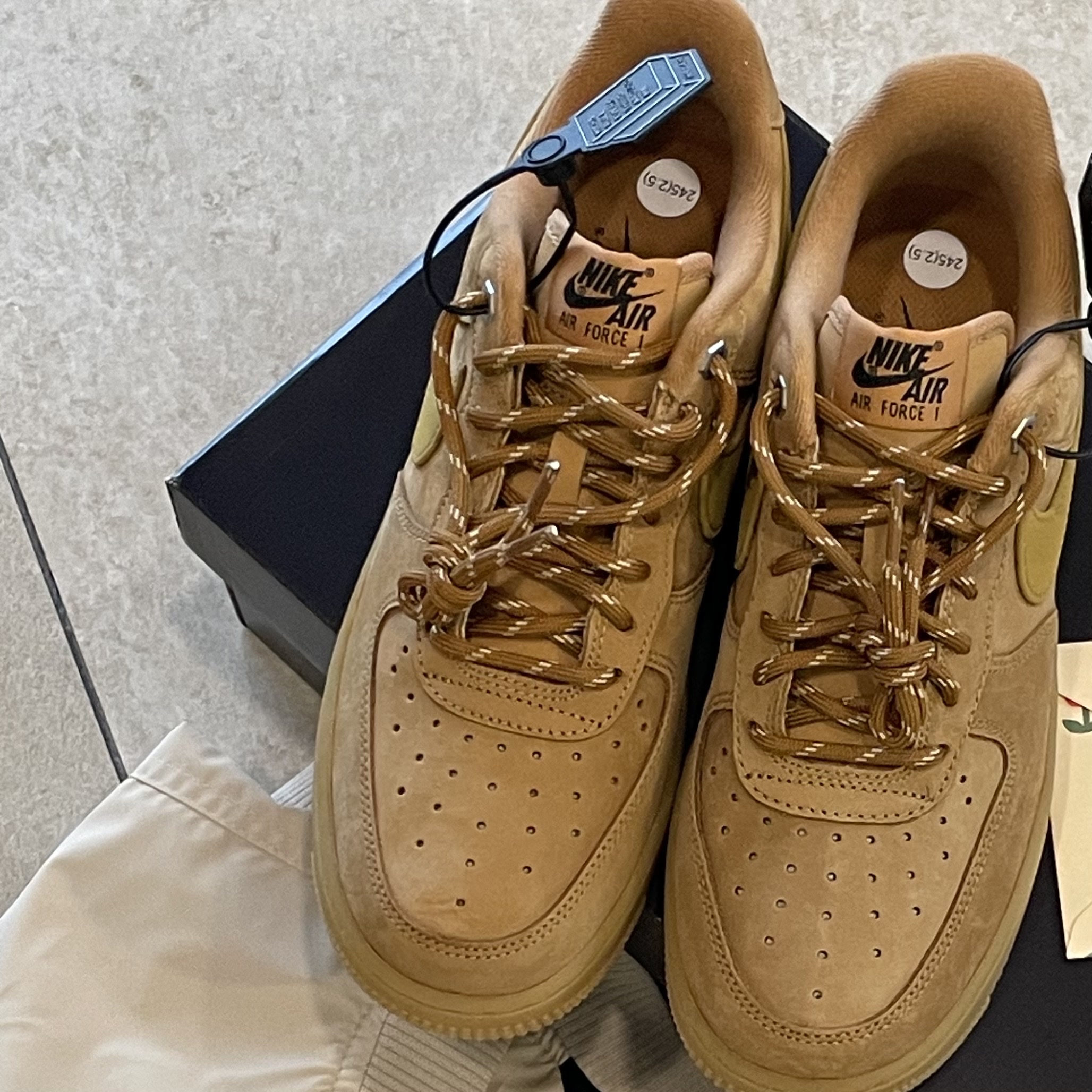Nike Air Force 1 '07 WB Flax 착용 스타일