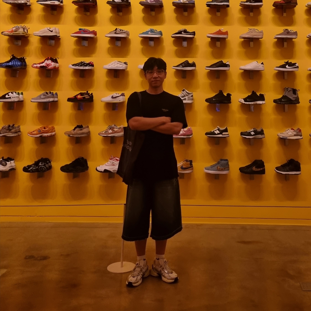 Nike V2K Run Summit White Metallic Silver 착용 스타일 - 1