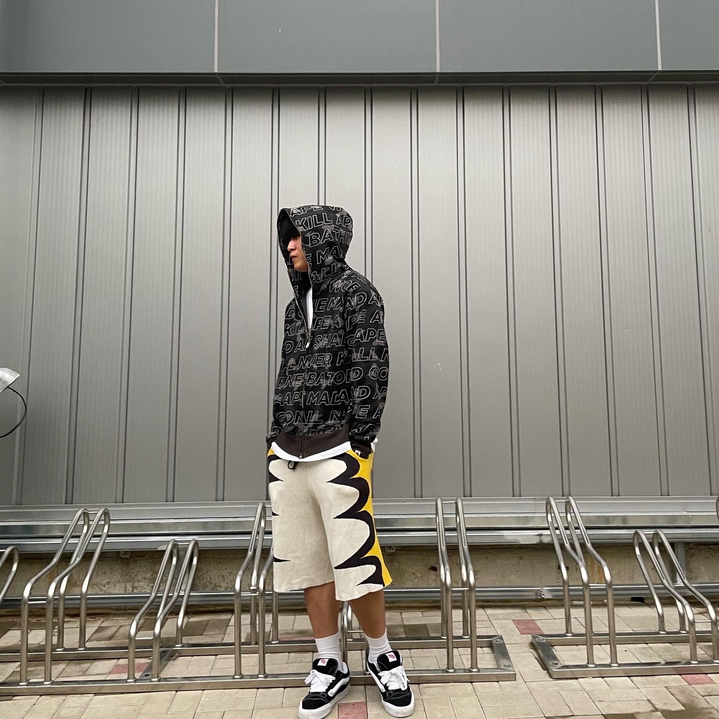 Vans Knu-Skool Black True White 착용 스타일 - 2