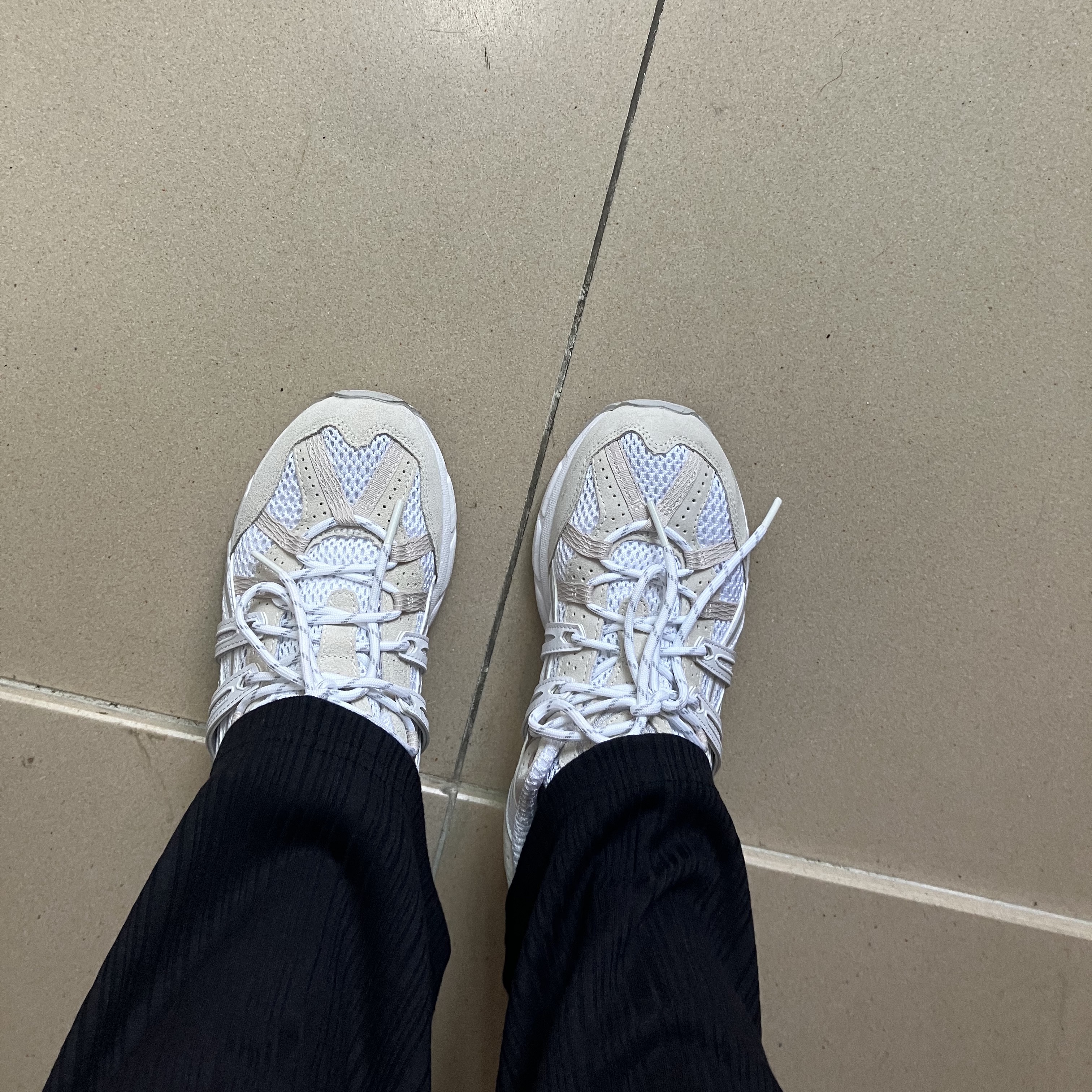 (W) Asics Gel-Sonoma 15-50 White Oatmeal 착용 스타일