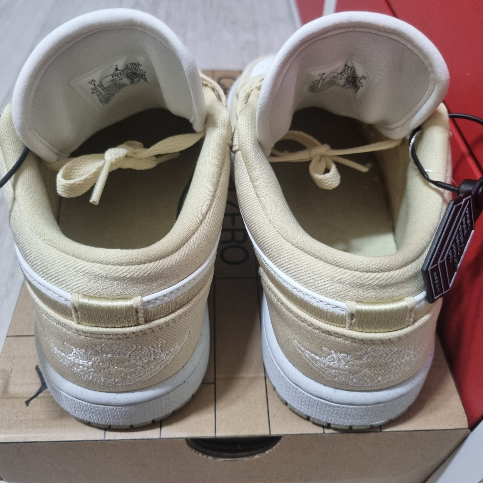 (W) Jordan 1 Low SE Team Gold Sail 착용 스타일 - 2
