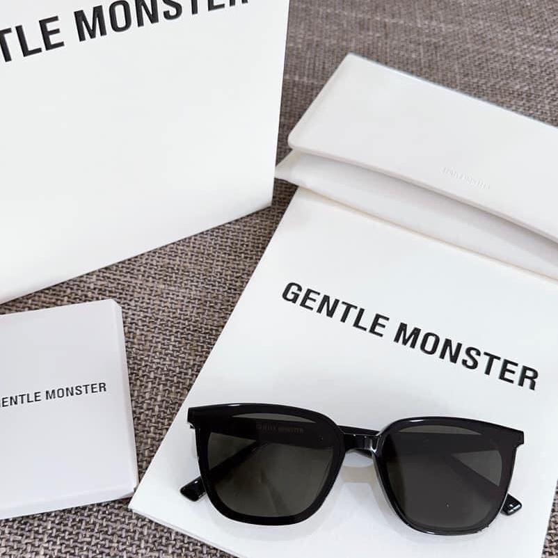 Gentle Monster Lilit 01 Black 착용 스타일 - 2