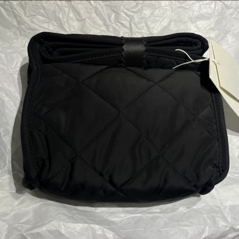 COS Diamond Quilted Mini Crossbody Bag Black 착용 스타일