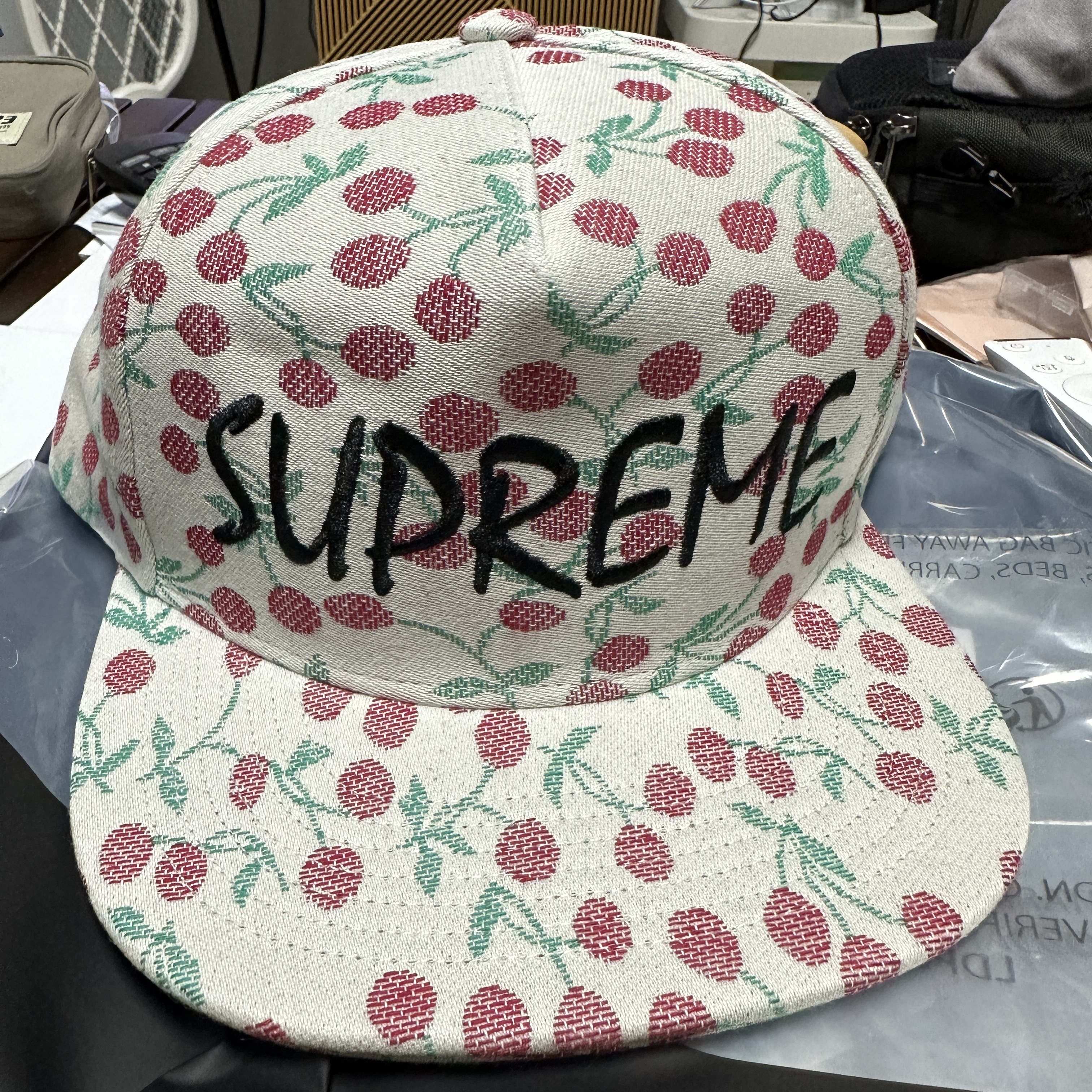Supreme Cherries 5-Panel Natural - 23SS 착용 스타일