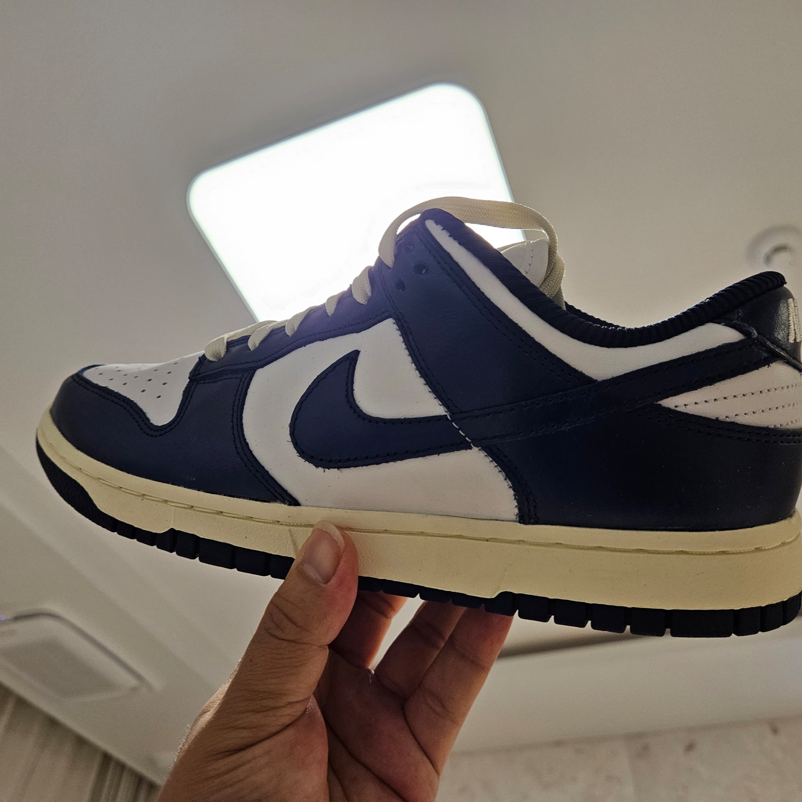 (W) Nike Dunk Low PRM Midnight Navy and White 착용 스타일