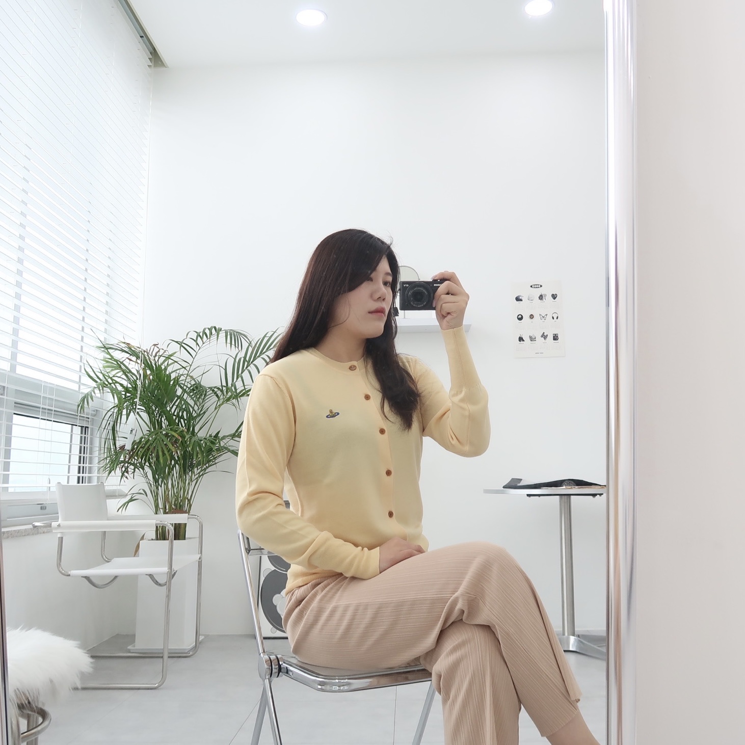 (W) Vivienne Westwood Bea Cardigan Pale Yellow 착용 스타일 - 1