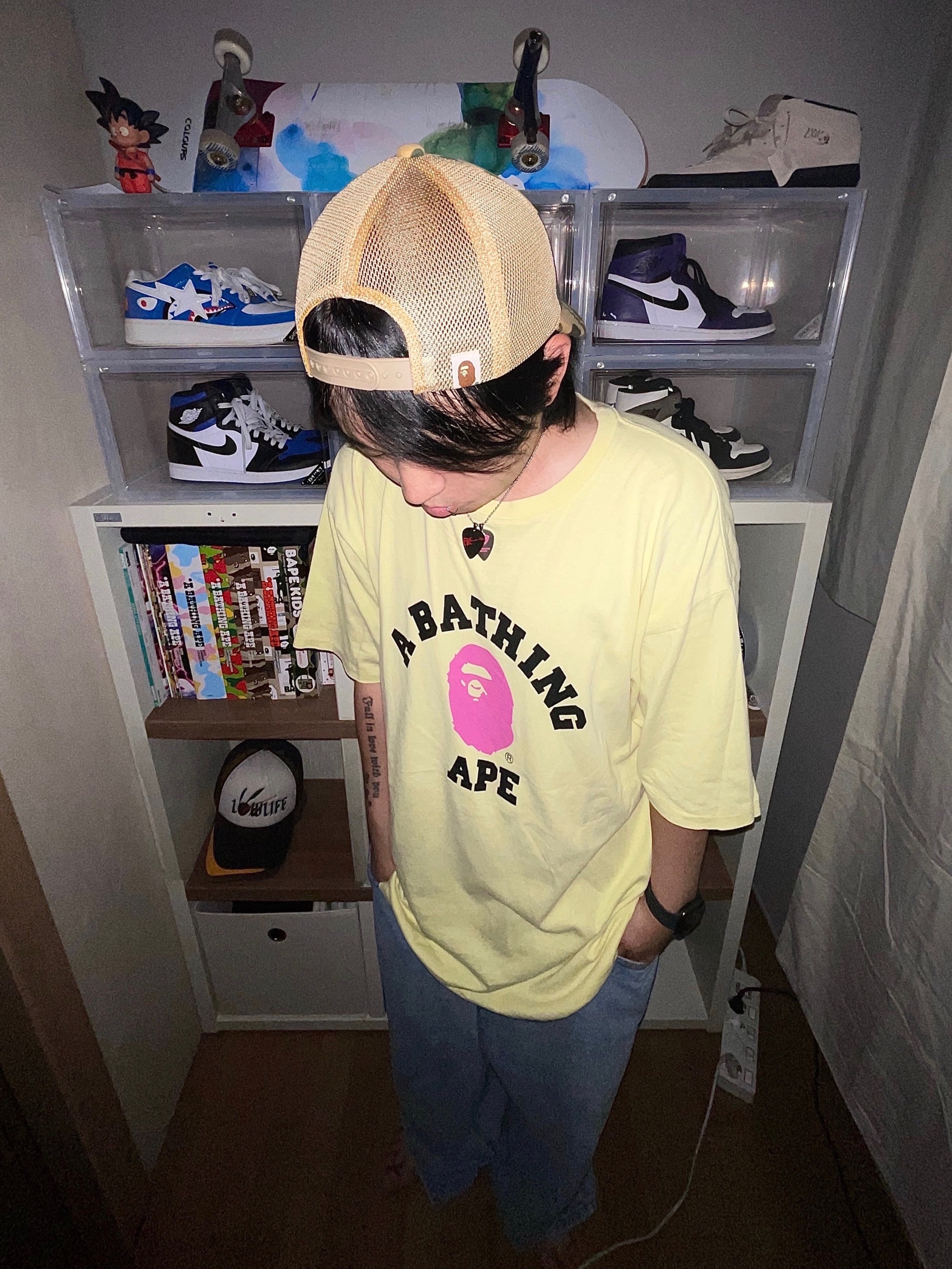 Stussy x BAPE Trucker Cap Yellow, BAPE Bape Sta Low Color Block Shark Blue 착용 스타일 - 1