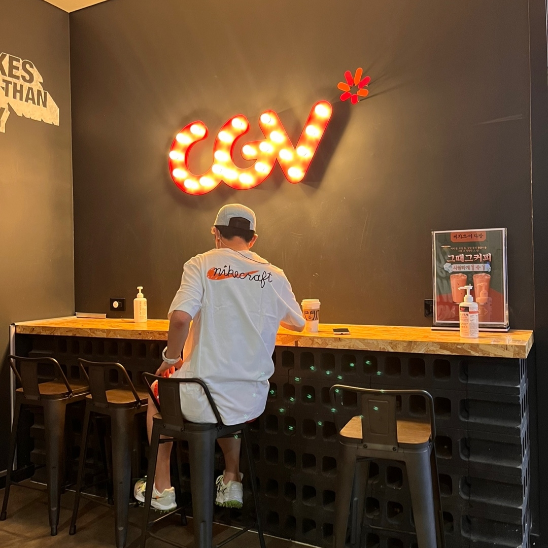 Nike x Tom Sachs Nikecraft Studio T-Shirt White, (W) Nike x Off-White Zoom Terra Kiger 5 White 착용 스타일