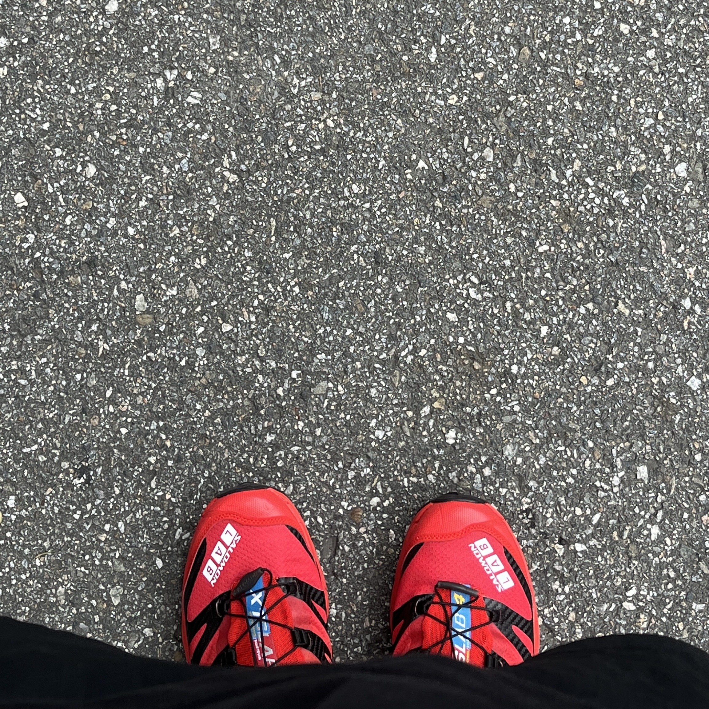 Salomon XT-4 Fiery Red Empire Yellow 착용 스타일 - 1