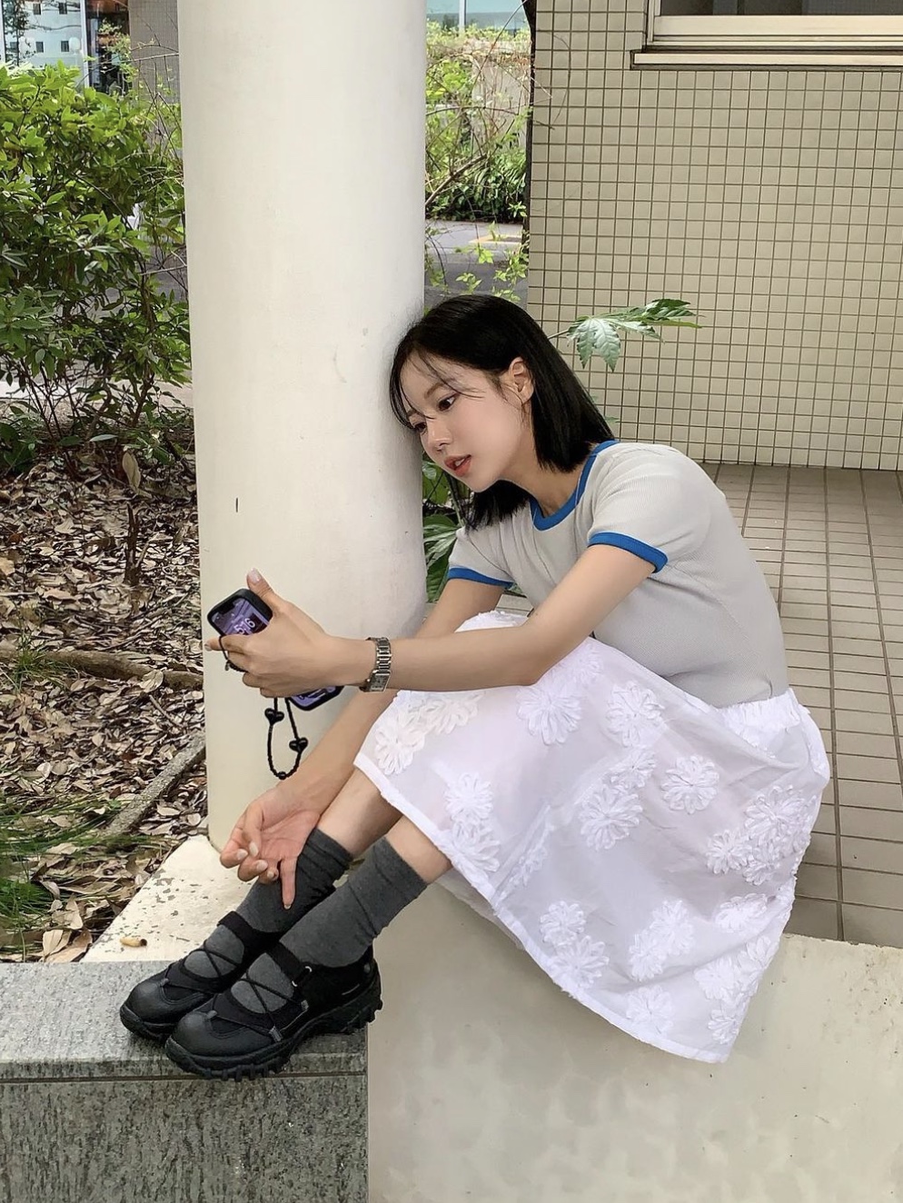String Ting Midnight Request Line Wristlet Phone Strap 착용 스타일