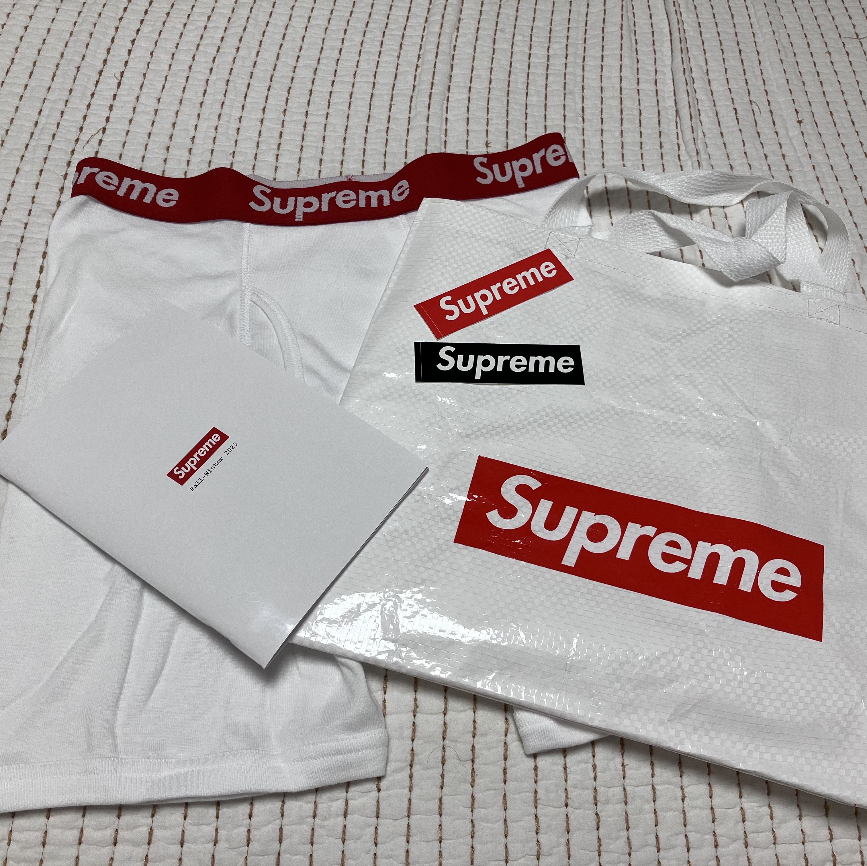 Supreme Hanes Boxer Briefs White (4 Pack) 착용 스타일