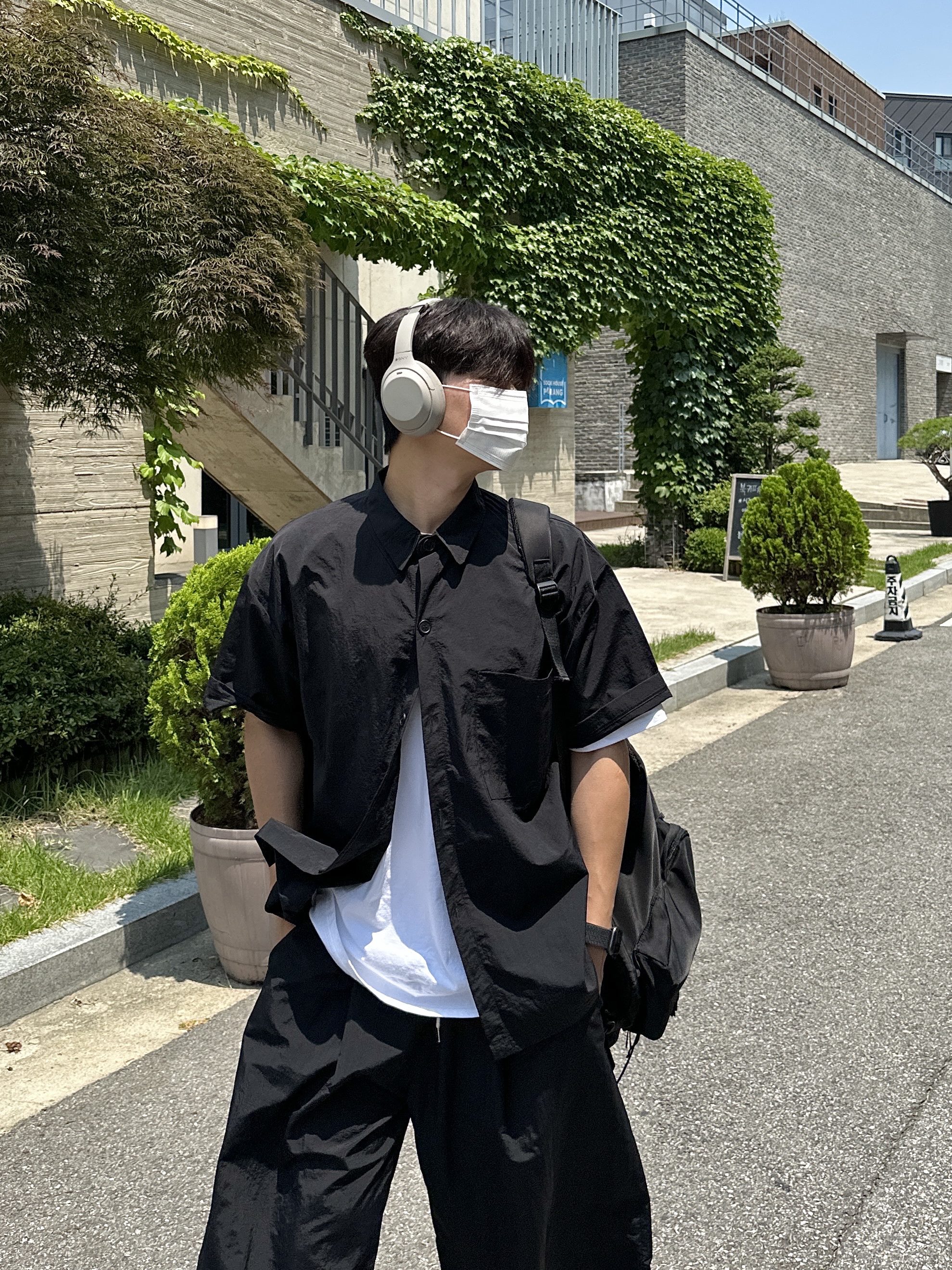 Maison Mihara Yasuhiro Blakey OG Sole Leather Low-top Sneakers Black, Sony WH-1000XM4 Platinum Silver (Korean Ver.) 착용 스타일 - 2