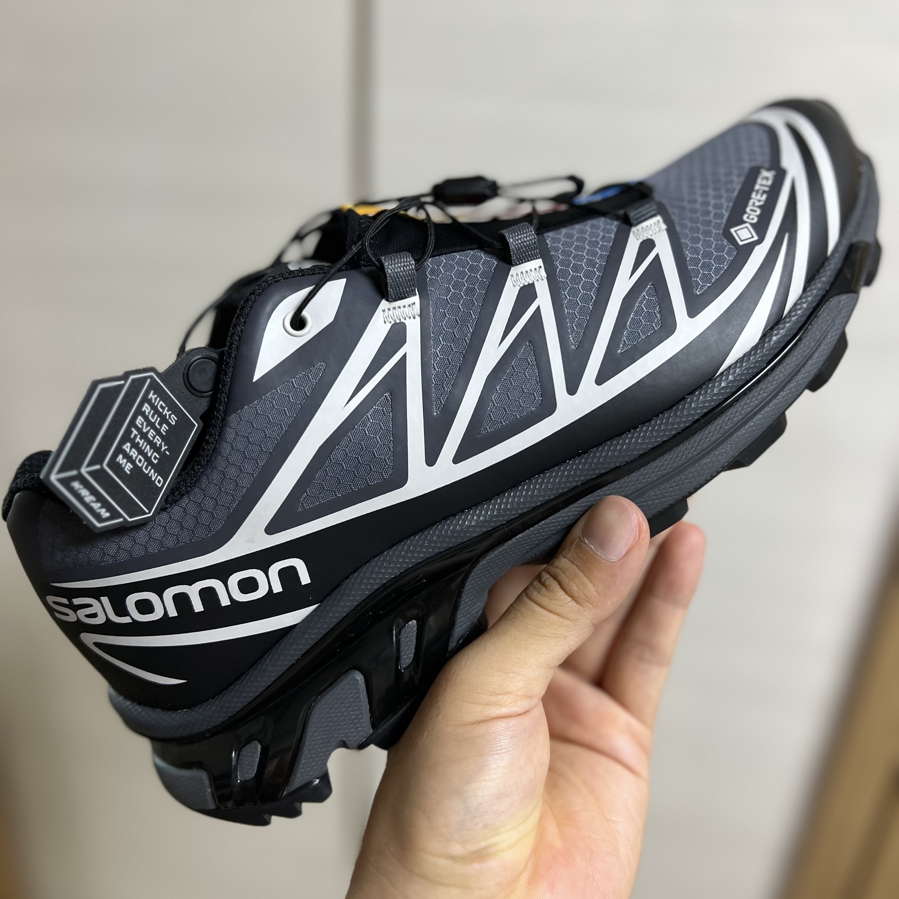 Salomon XT-6 Gore-Tex Black Ebony 착용 스타일 - 2