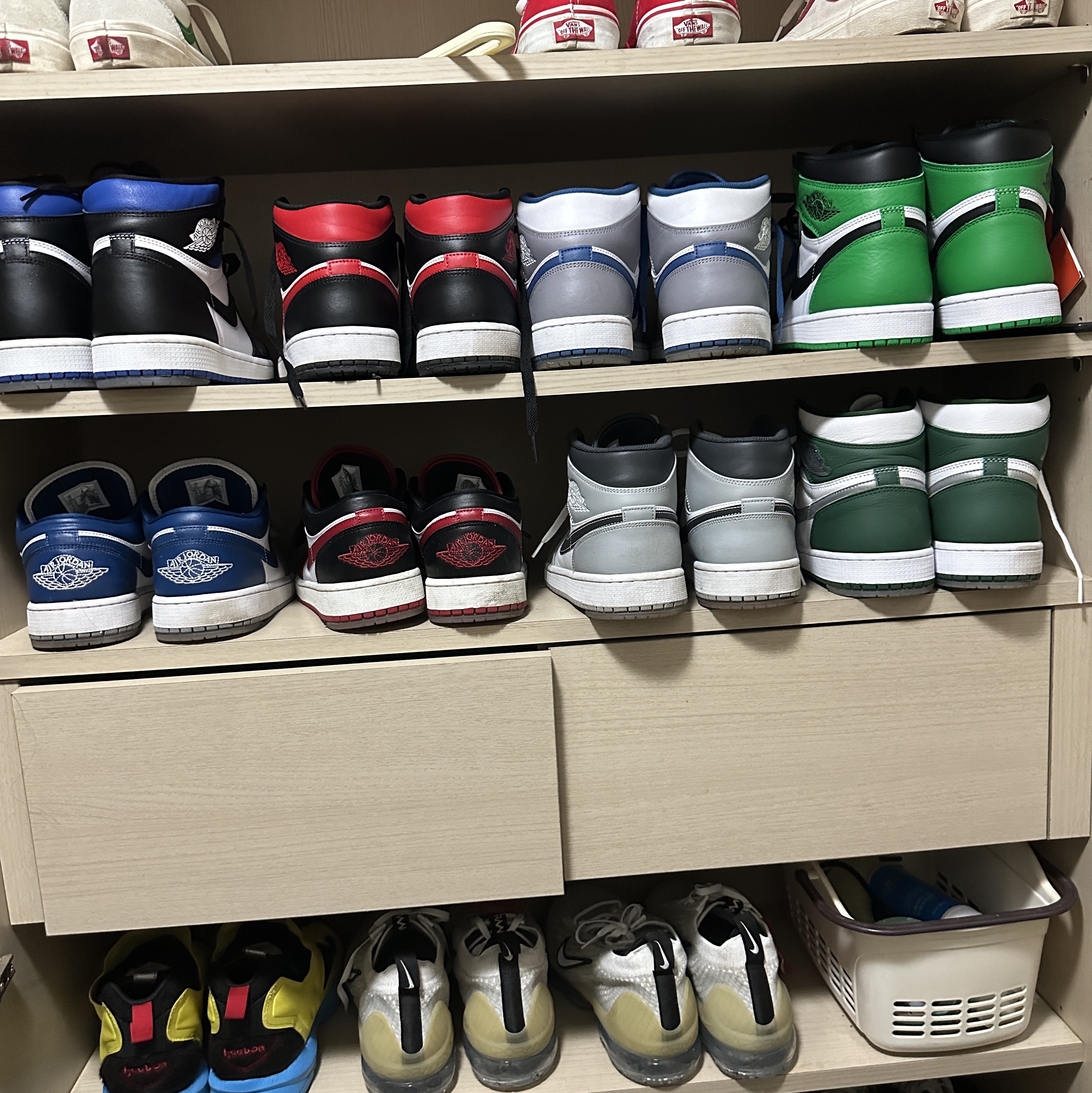 Jordan 1 Retro High OG Black and Lucky Green, Jordan 1 Retro High OG Royal Toe 착용 스타일 - 2