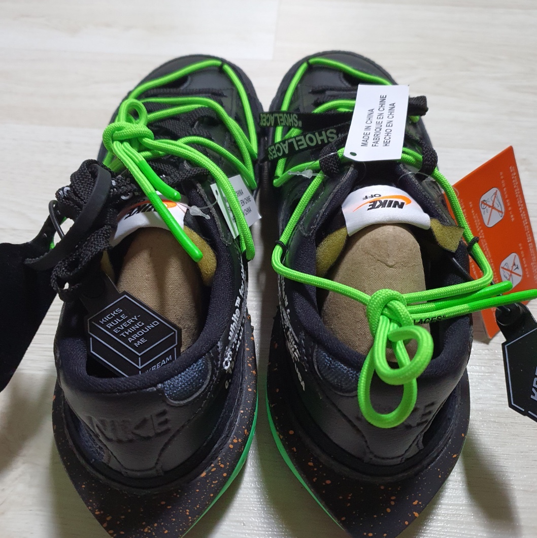 Nike x Off-White Blazer Low '77 Black and Electro Green 착용 스타일 - 1