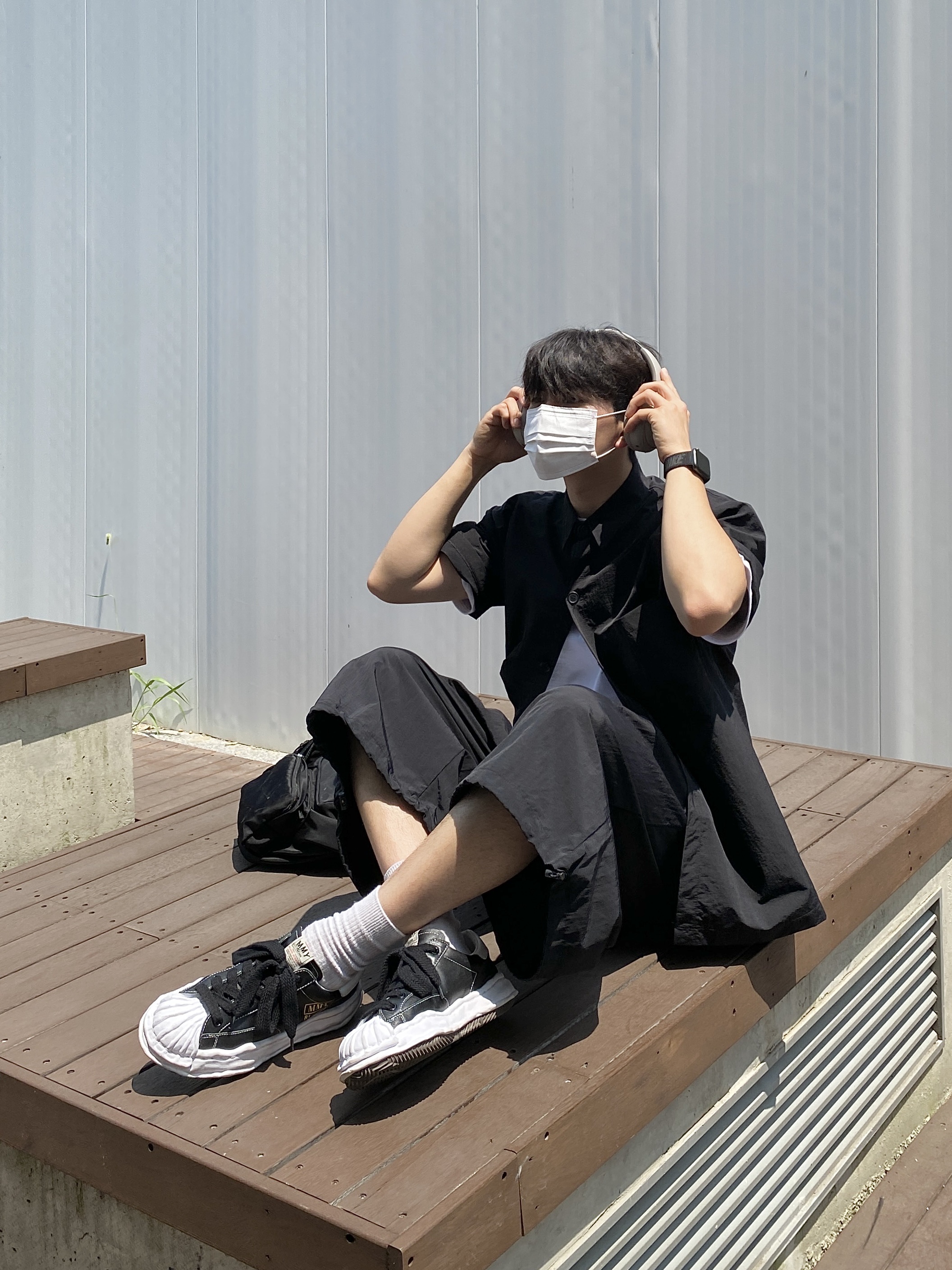 Maison Mihara Yasuhiro Blakey OG Sole Leather Low-top Sneakers Black, Sony WH-1000XM4 Platinum Silver (Korean Ver.) 착용 스타일 - 3