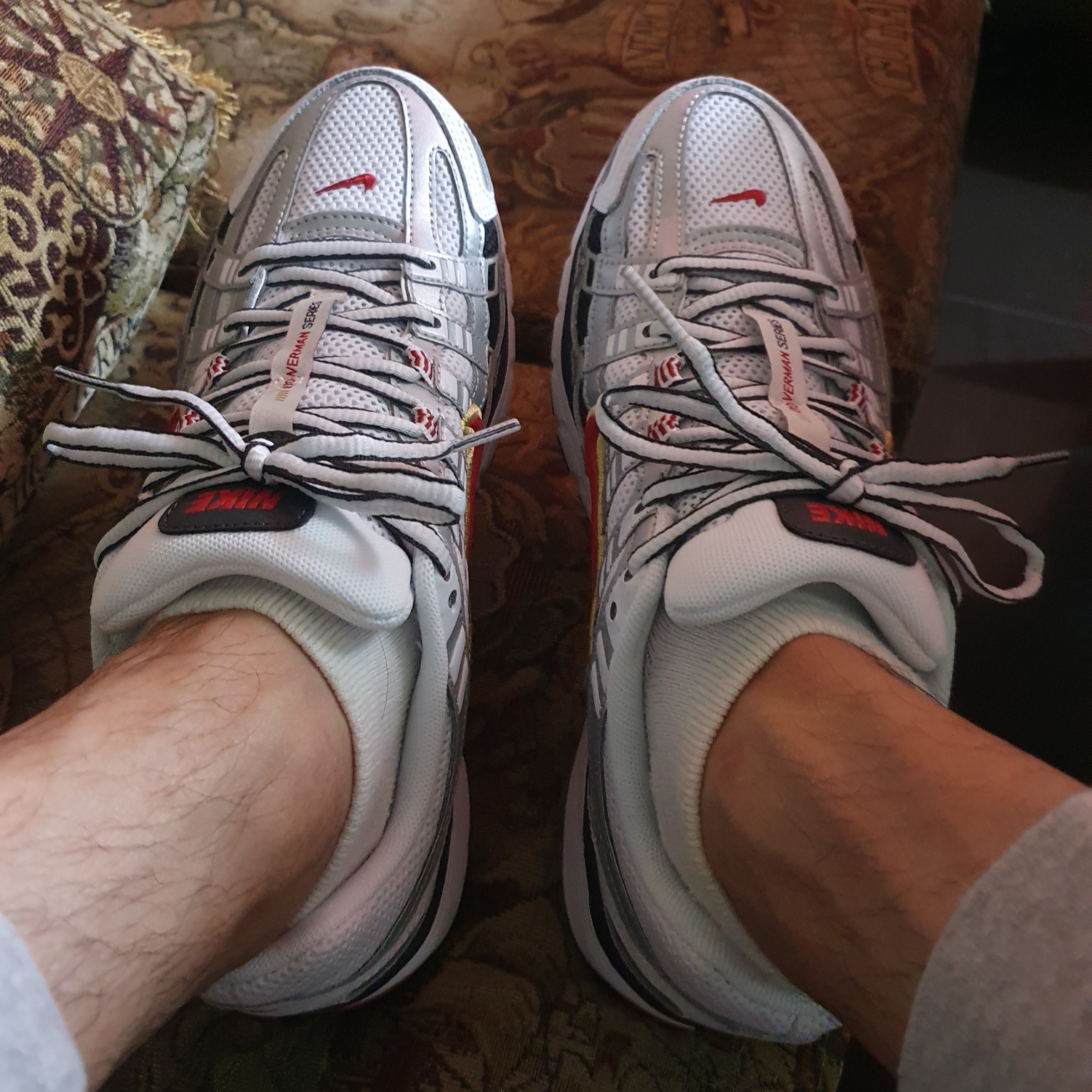 (W) Nike P-6000 Metallic Silver Red, Nike P-6000 White Varsity Red 착용 스타일 - 1