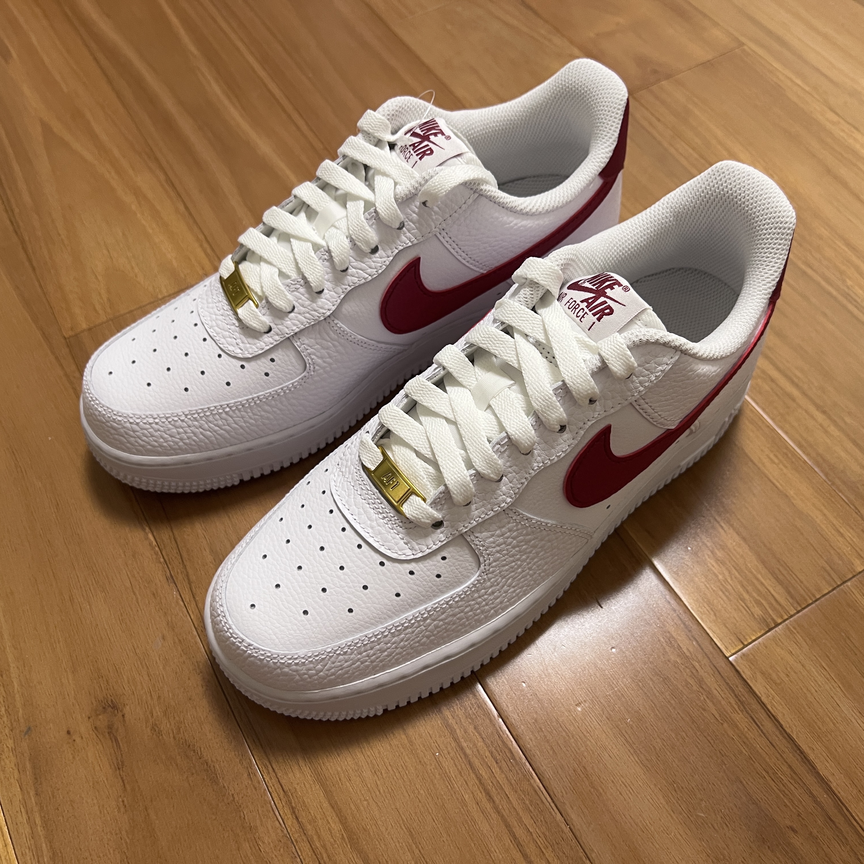 Nike Air Force 1 '07 Low White Team Red 착용 스타일