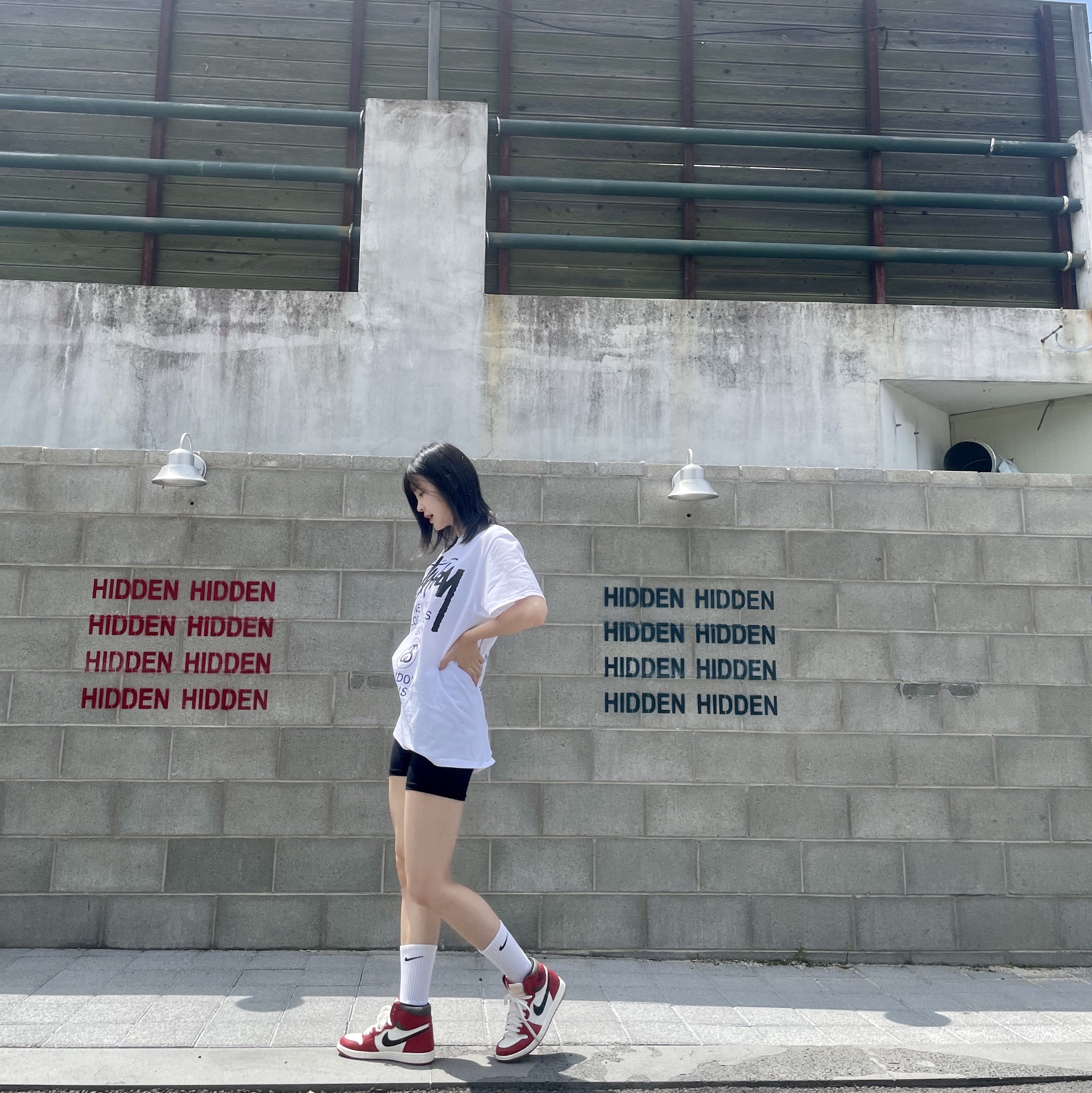 Jordan 1 Retro High OG Chicago 2022, Stussy World Tour T-Shirt White 2023 착용 스타일 - 2