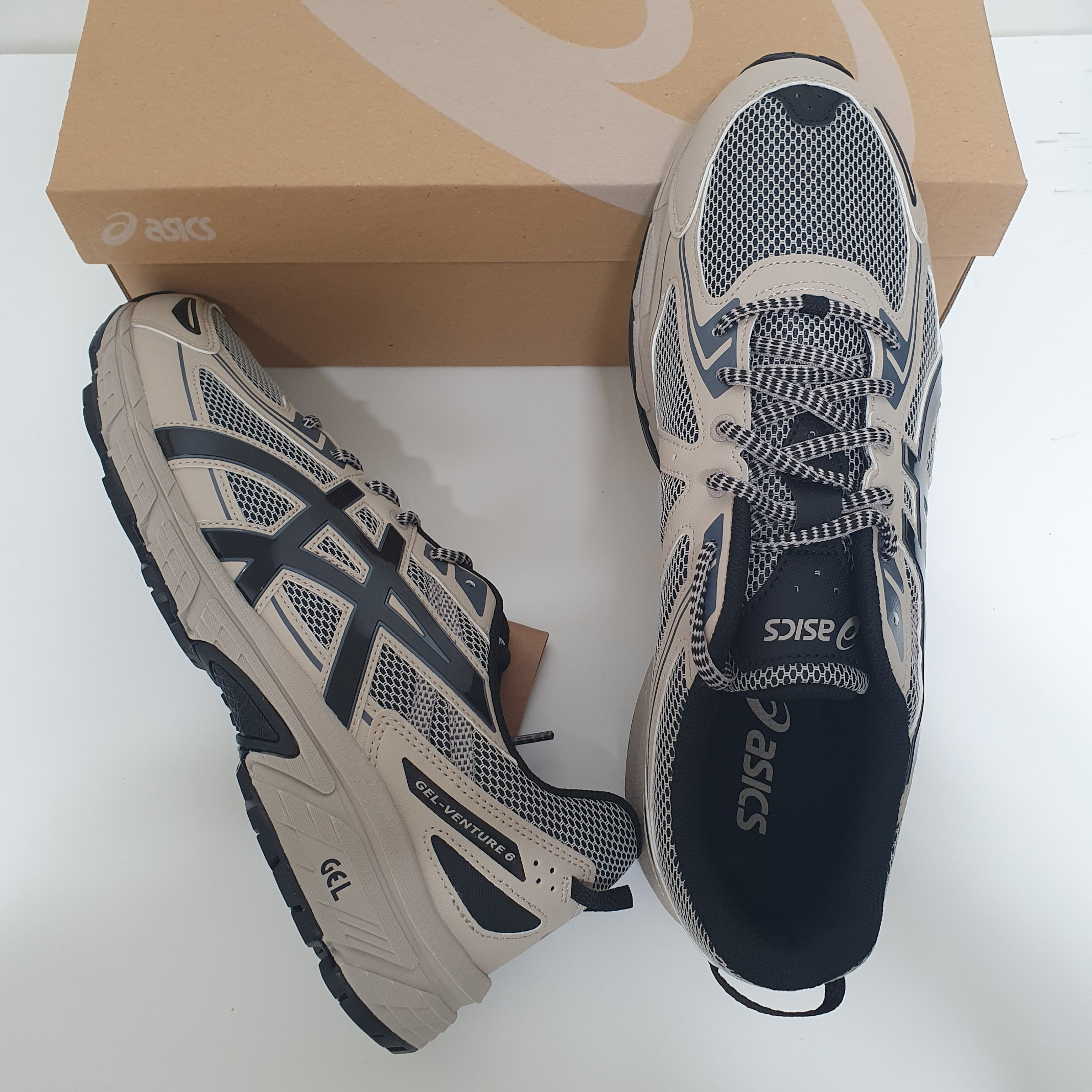 Asics Gel-Venture 6 Feather Grey Black 착용 스타일