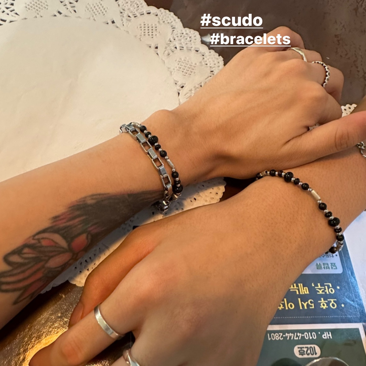 Scudo Garden Karen Beads Bracelet Black 착용 스타일