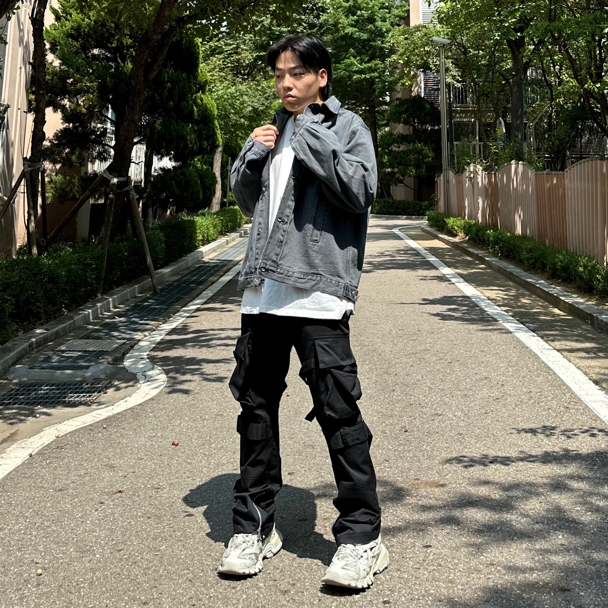 Balenciaga Track.2 Sneakers White Grey 착용 스타일 - 1