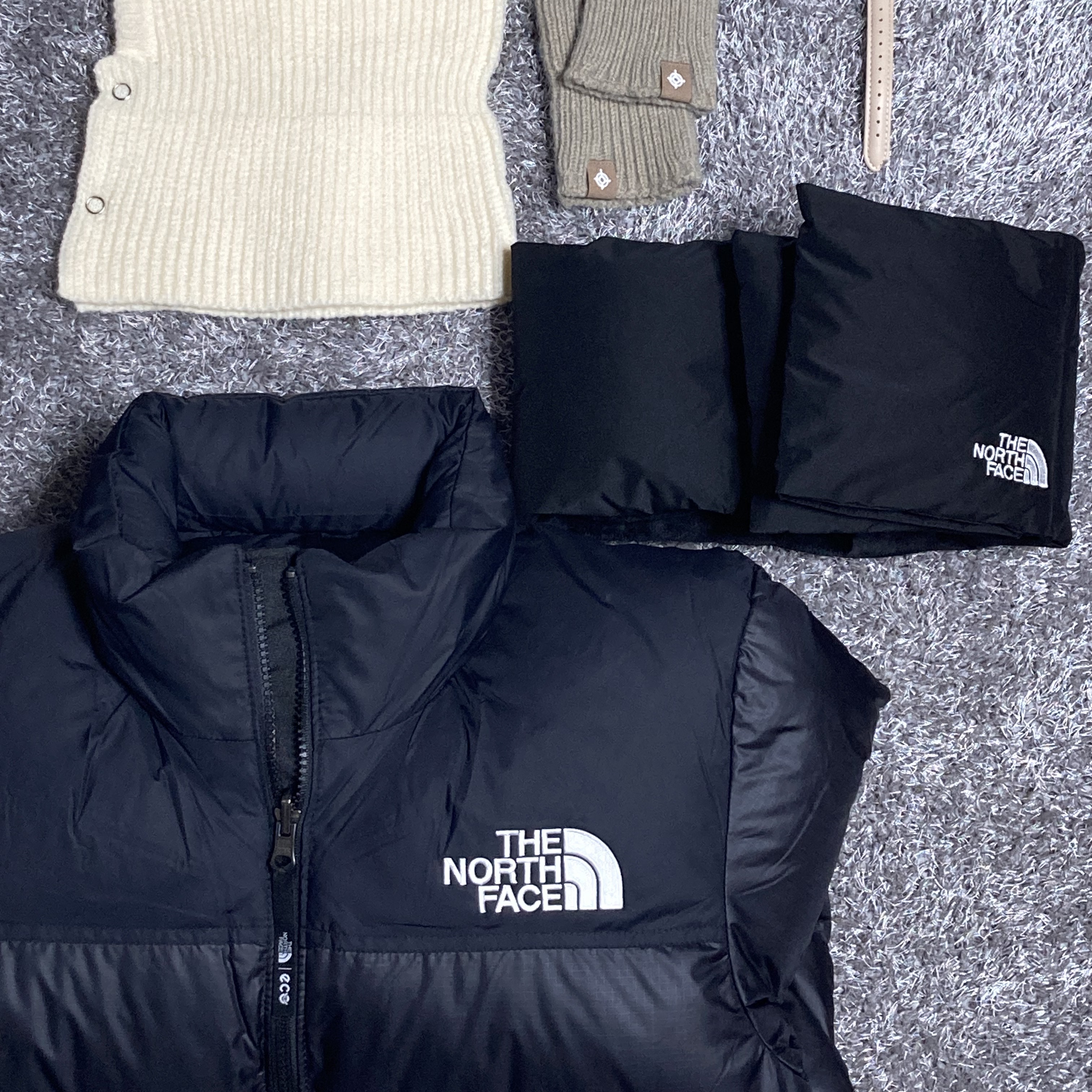 The North Face 1996 Eco Nuptse Jacket Black 착용 스타일