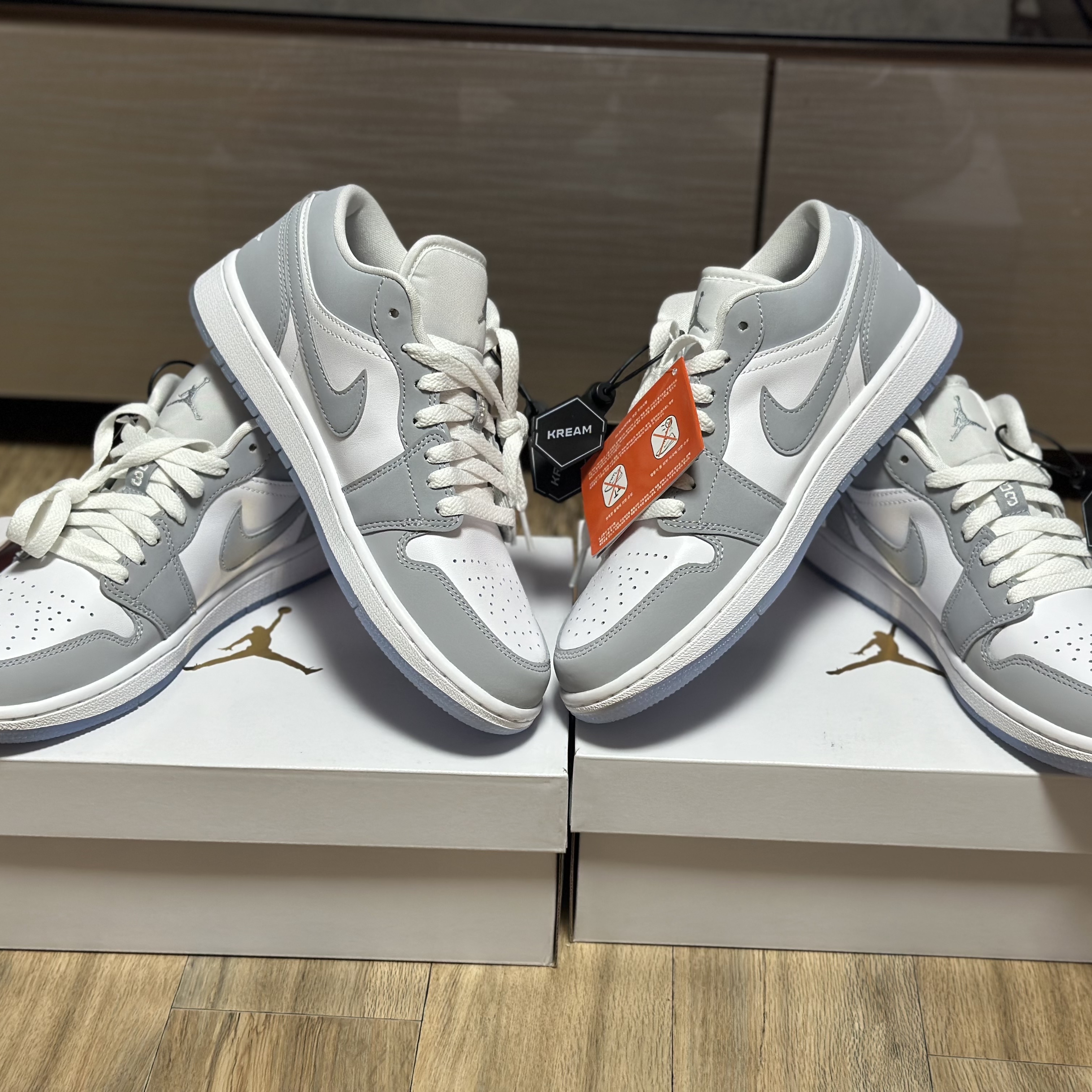 (W) Jordan 1 Low White Wolf Grey 착용 스타일 - 2